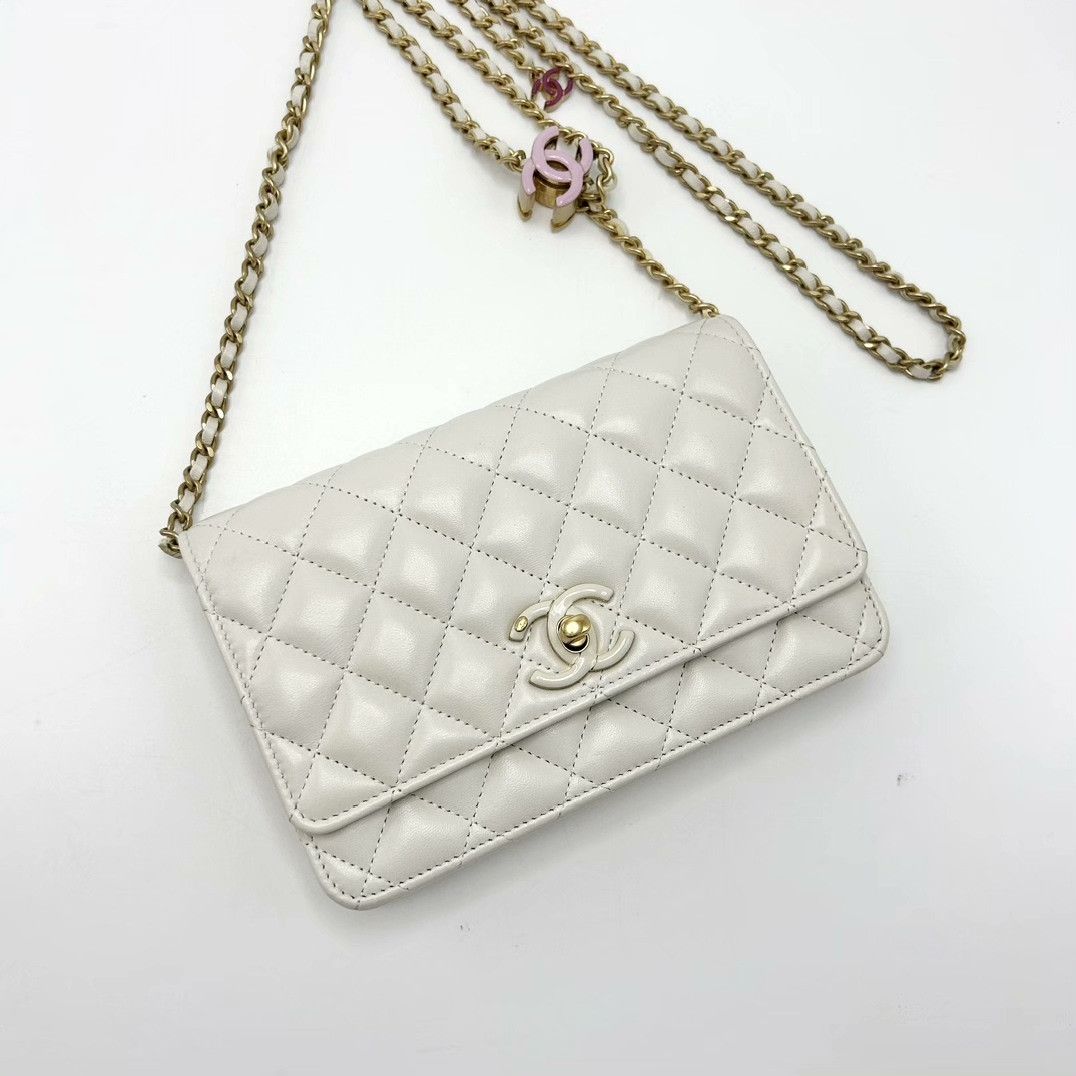 Chanel Pre-loved Bag Very good condition Size ONE SIZE - 4 Thumbnail