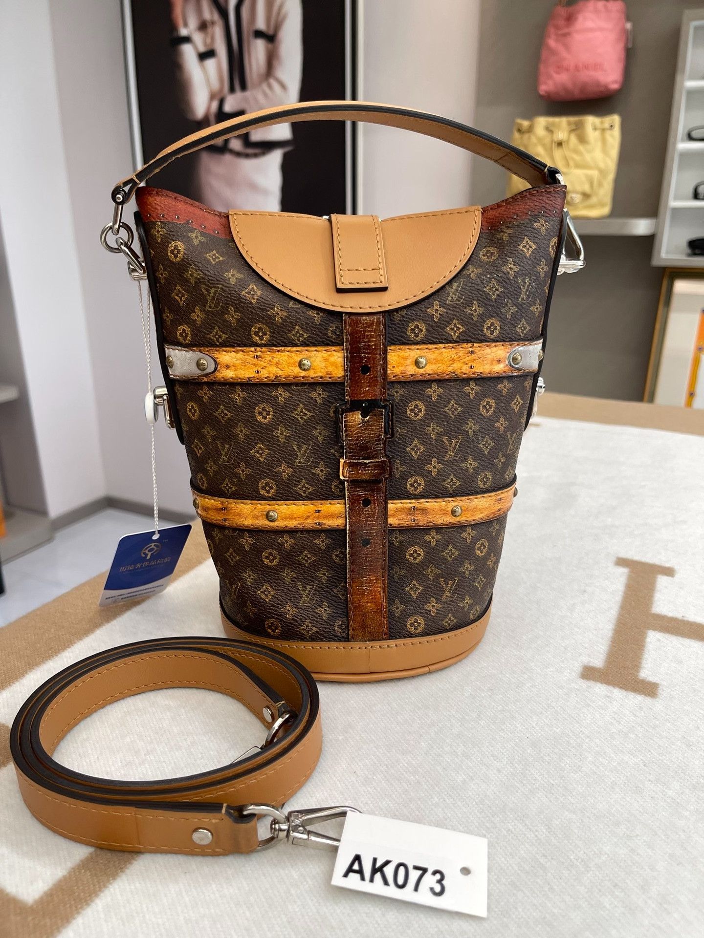 Louis Vuitton Pre-loved Bag Very good condition Size ONE SIZE - 4 Thumbnail