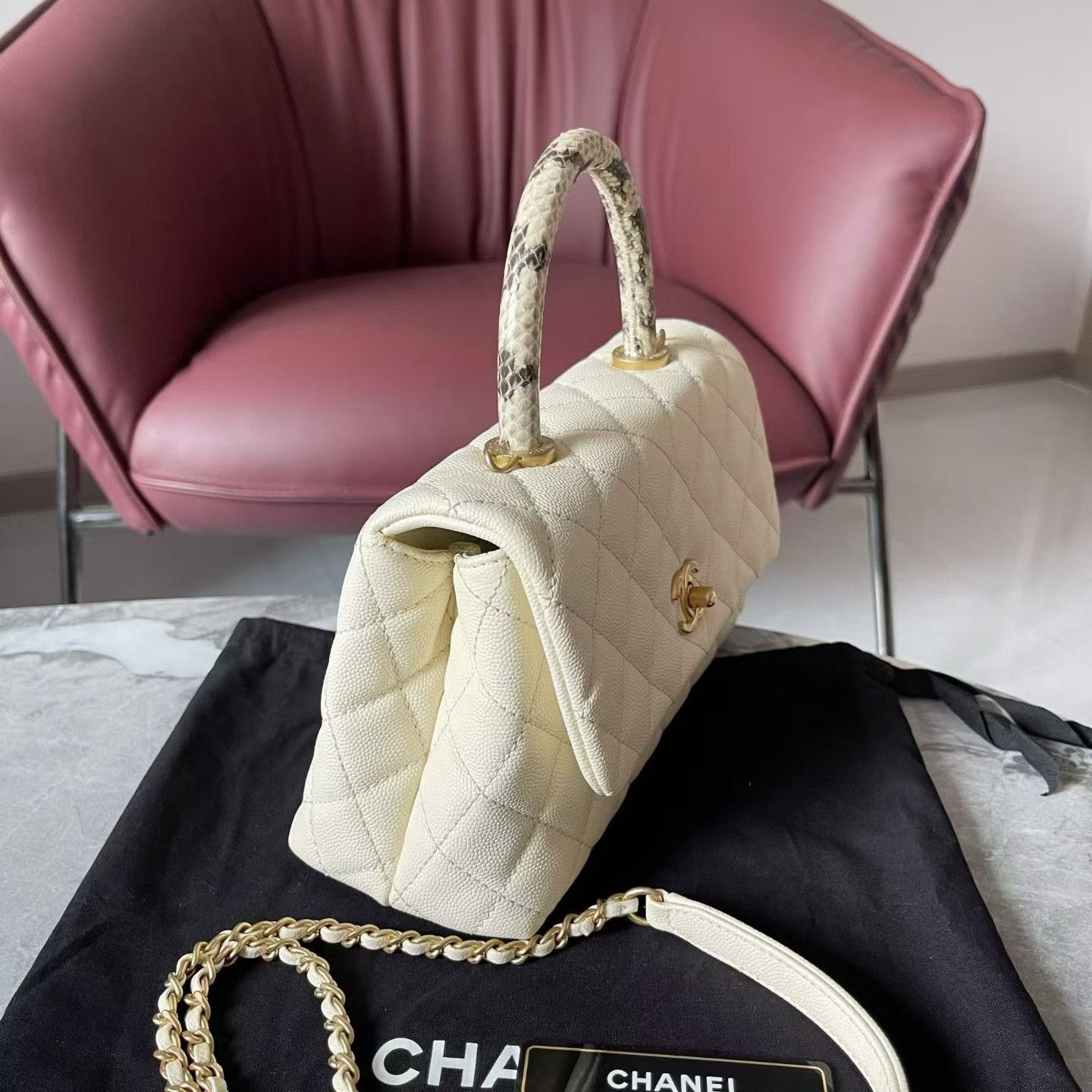 Chanel Pre-loved Bag Very good condition Size ONE SIZE - 4 Thumbnail
