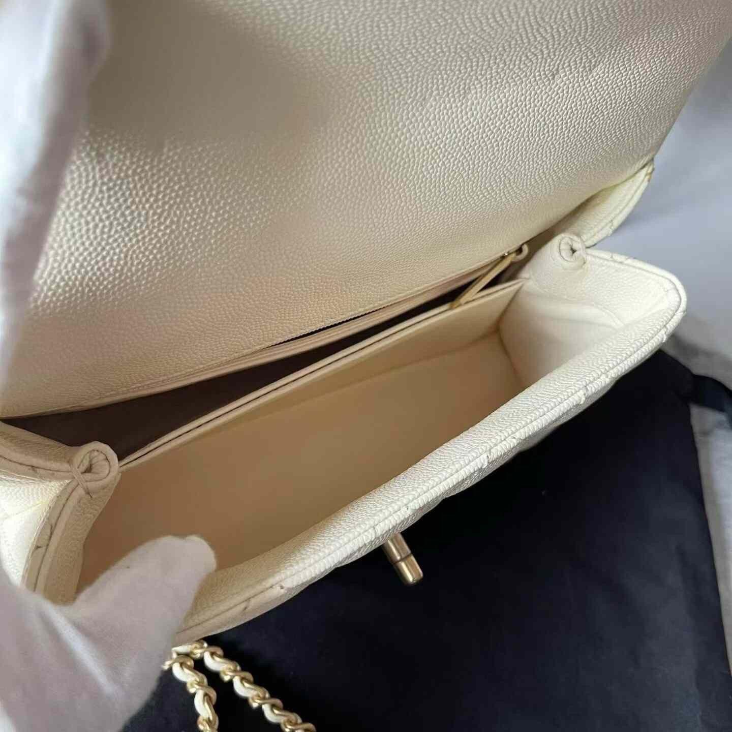 Chanel Pre-loved Bag Very good condition Size ONE SIZE - 8 Thumbnail