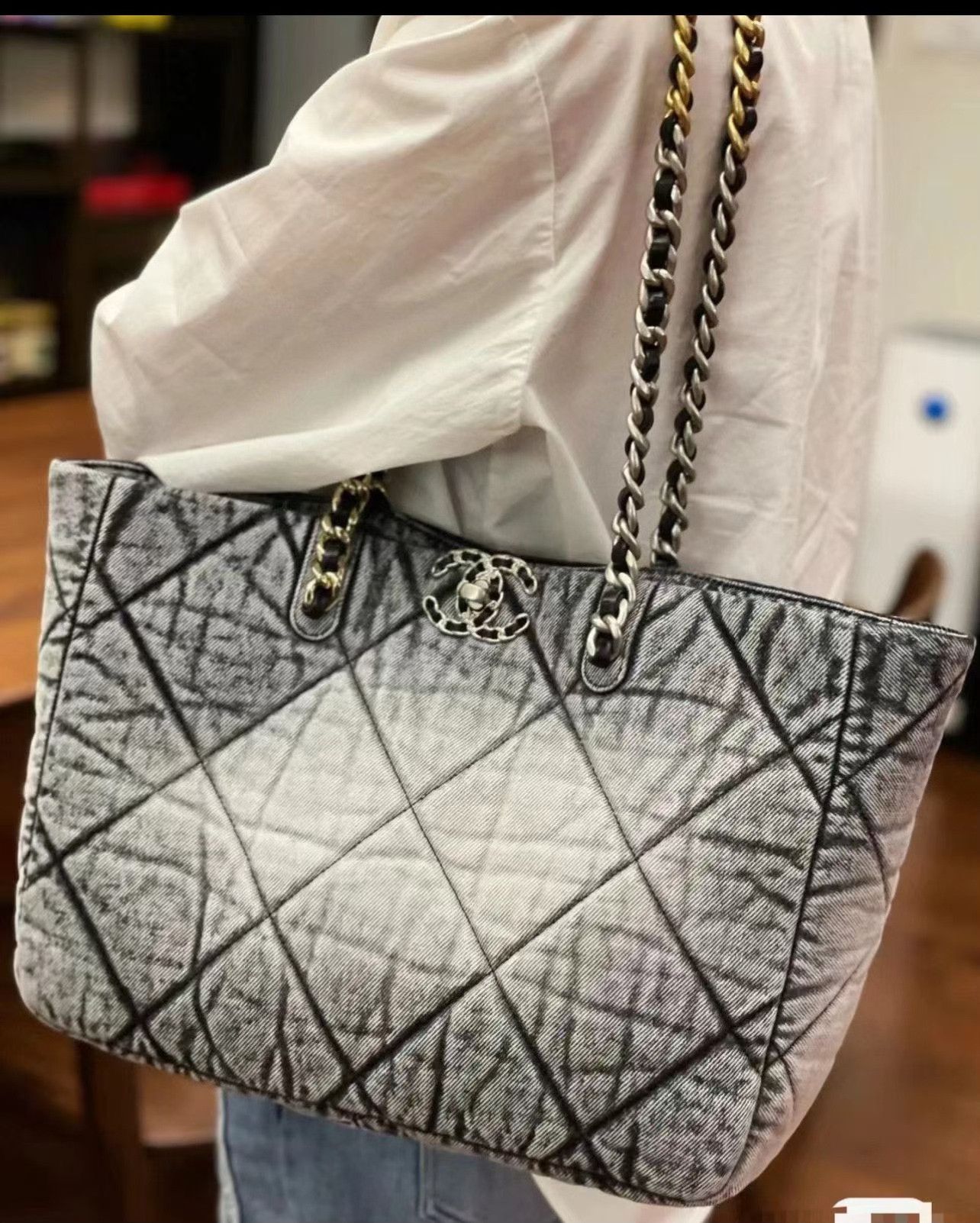 Chanel Pre-loved Bag Very good condition Size ONE SIZE - 2 Thumbnail