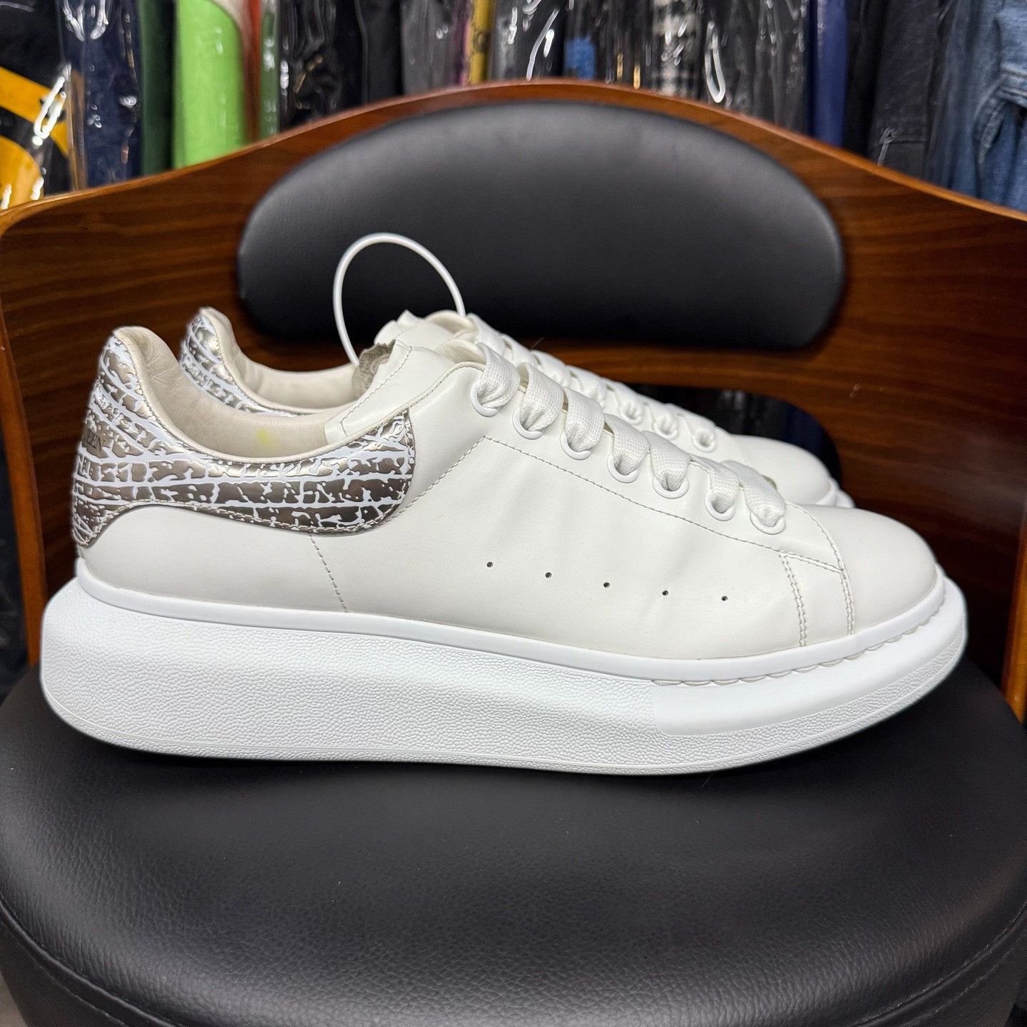 Alexander McQueen Alexander McQueen White Lowtop Sneakers 44 Men Size US 10.5 / EU 43-44 - 4 Thumbnail