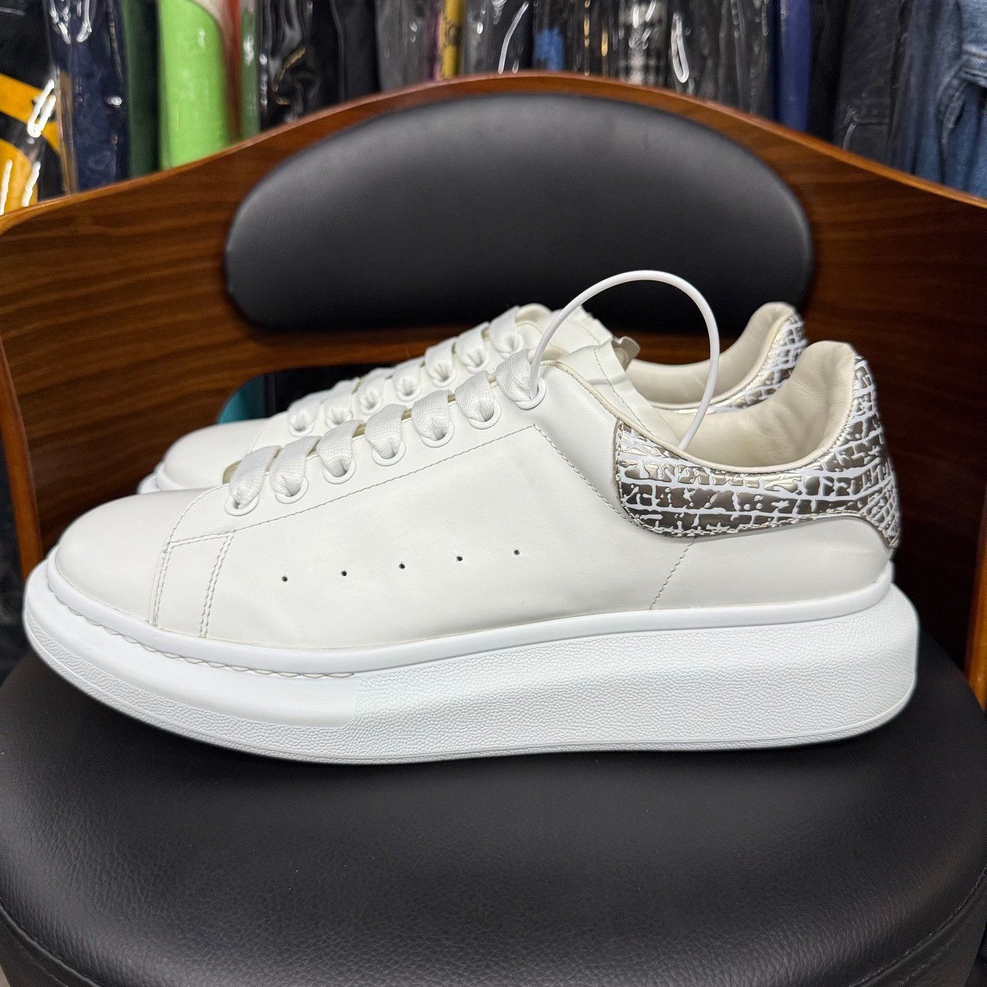 Alexander McQueen Alexander McQueen White Lowtop Sneakers 44 Men Size US 10.5 / EU 43-44 - 6 Thumbnail