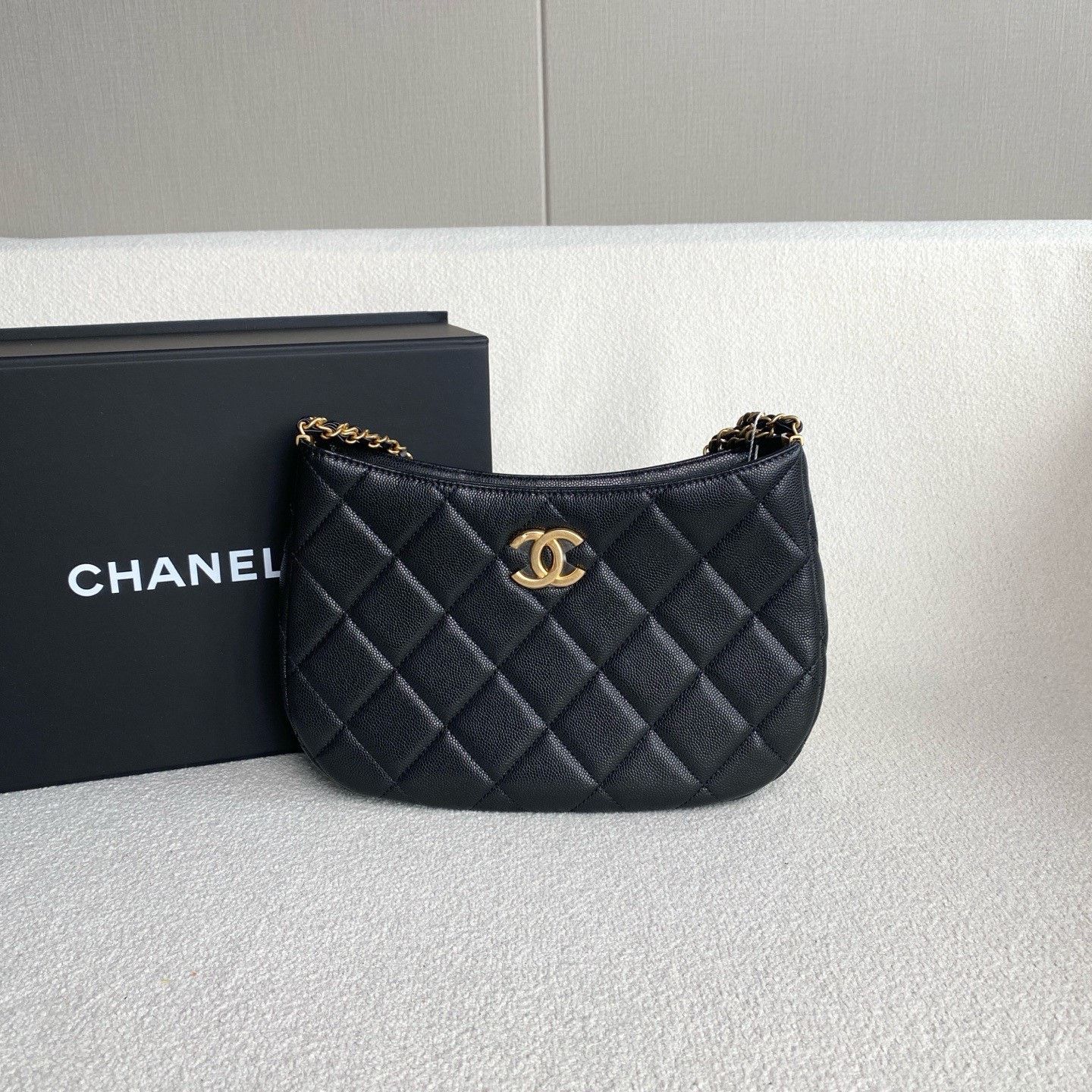 Chanel Pre-loved Bag Very good condition Size ONE SIZE - 2 Thumbnail
