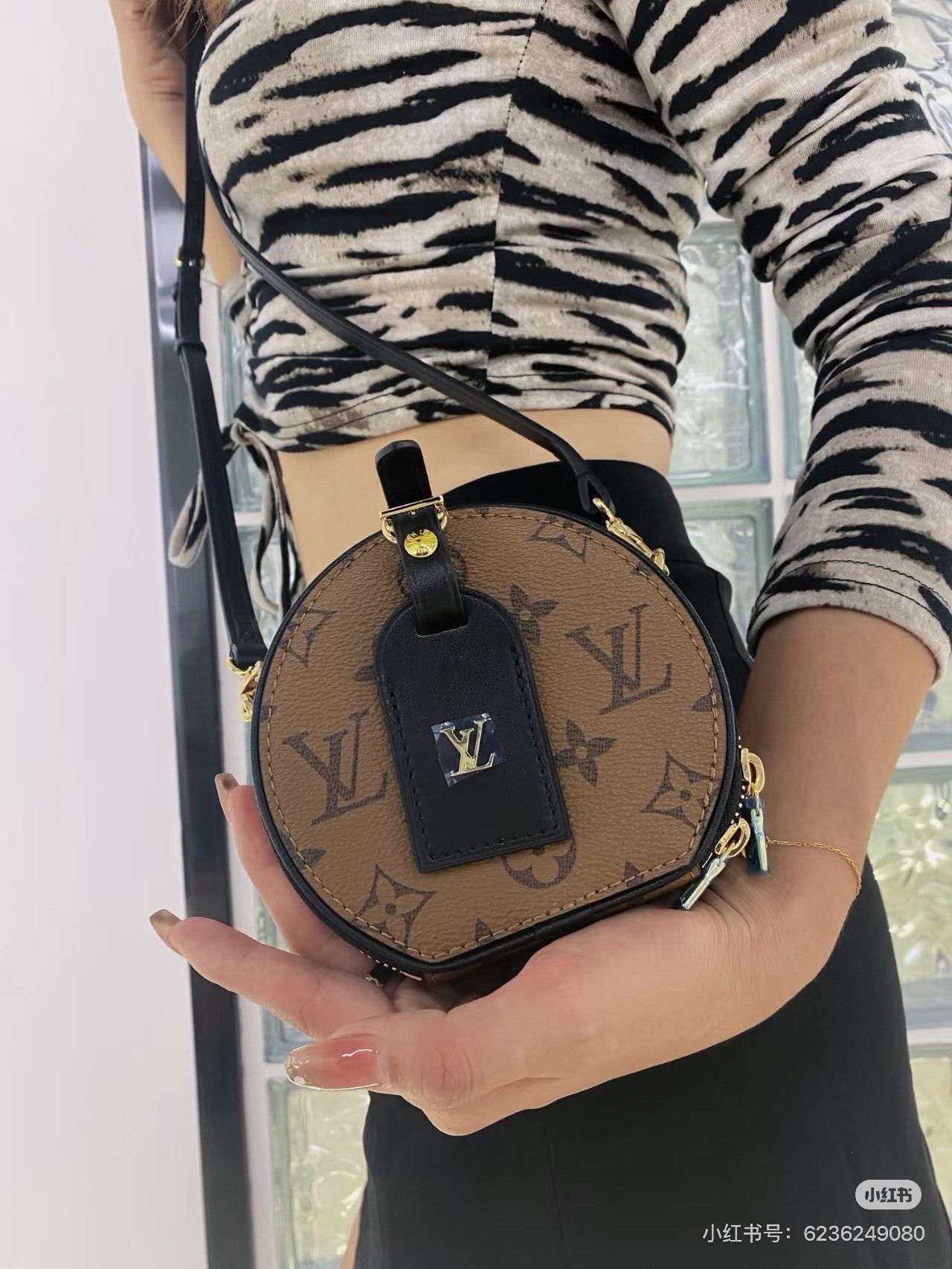 Louis Vuitton Pre-loved Bag Very good condition Size ONE SIZE - 9 Thumbnail