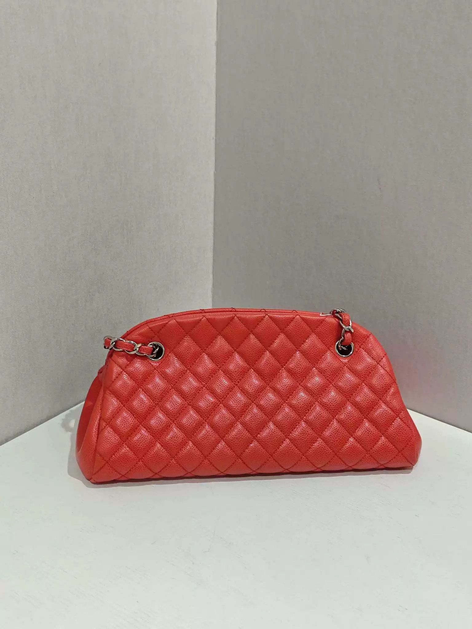 Chanel Pre-loved Bag Very good condition Size ONE SIZE - 2 Thumbnail