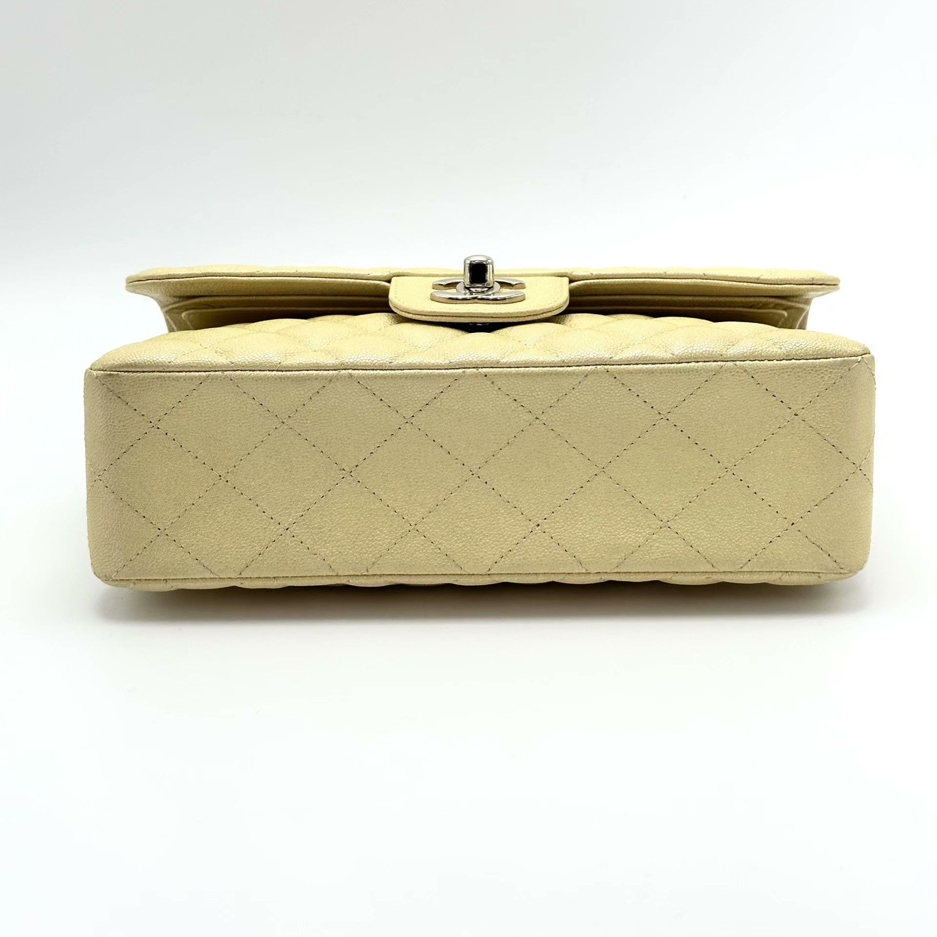 Chanel Pre-loved Bag Very good condition Size ONE SIZE - 5 Thumbnail