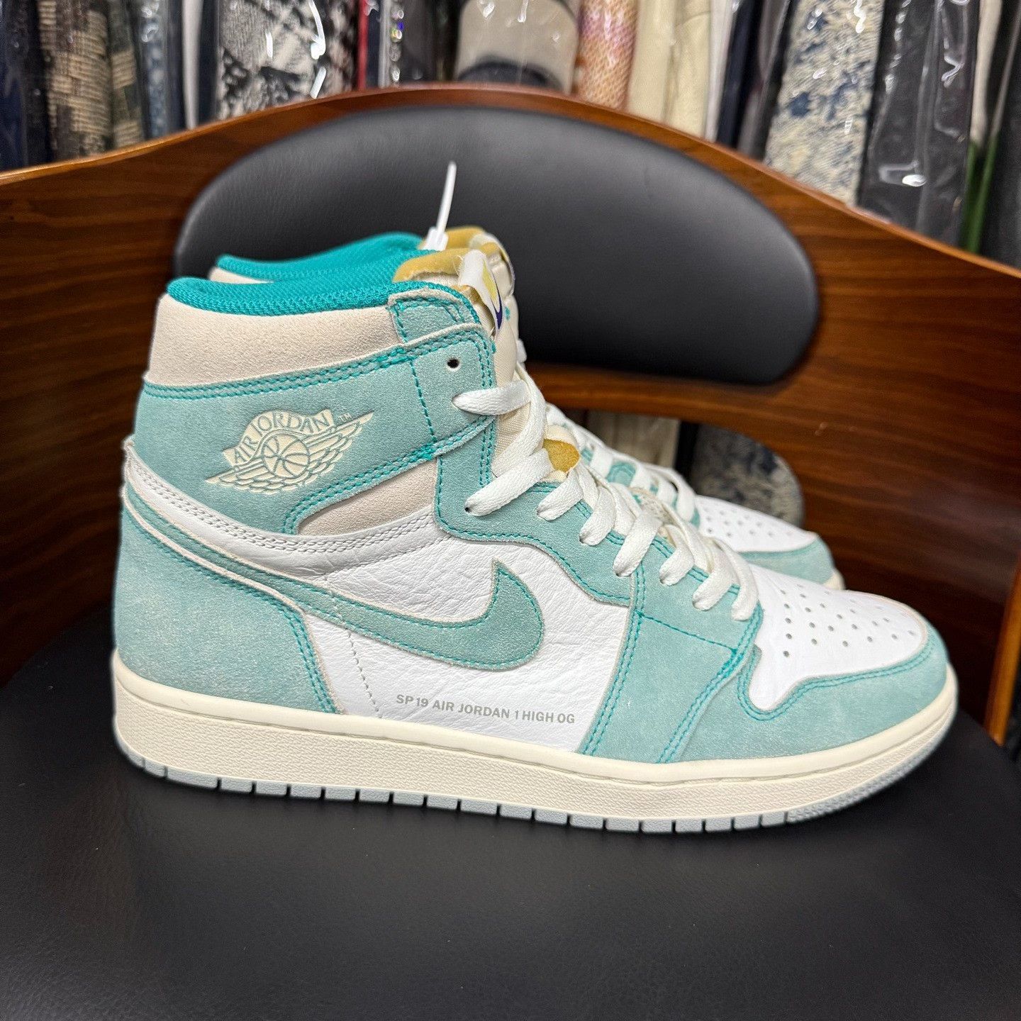 Nike Nike AJ1 Green Lowtop Sneakers 44 Men Size US 10.5 / EU 43-44 - 4 Thumbnail