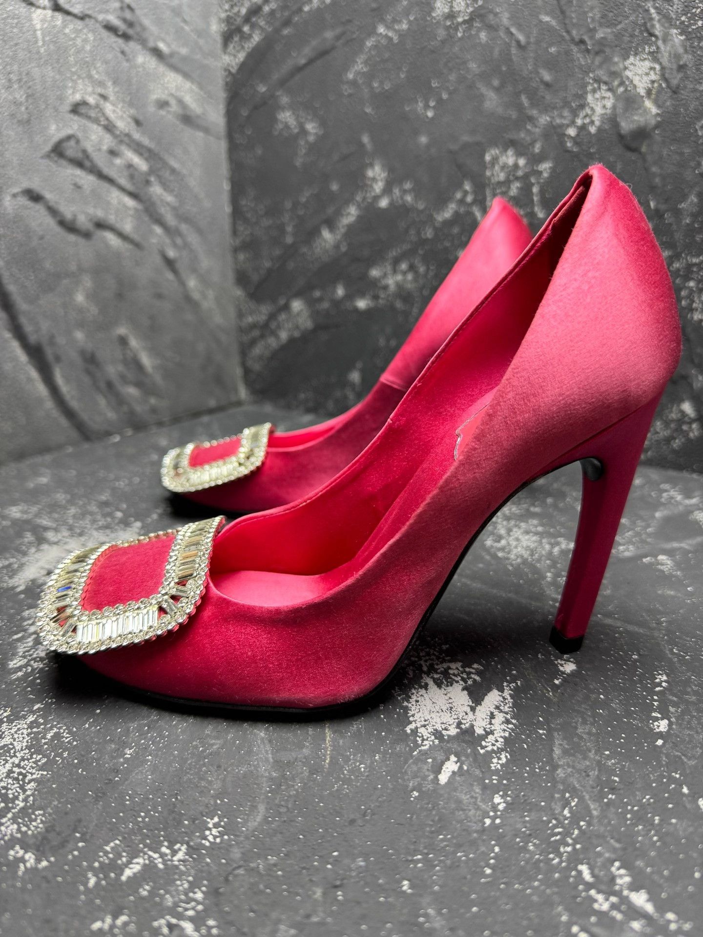 Roger Vivier Roger Vivier Pink Lowtop Sneakers 35 Women Size US 5 / IT 35 - 2 Thumbnail