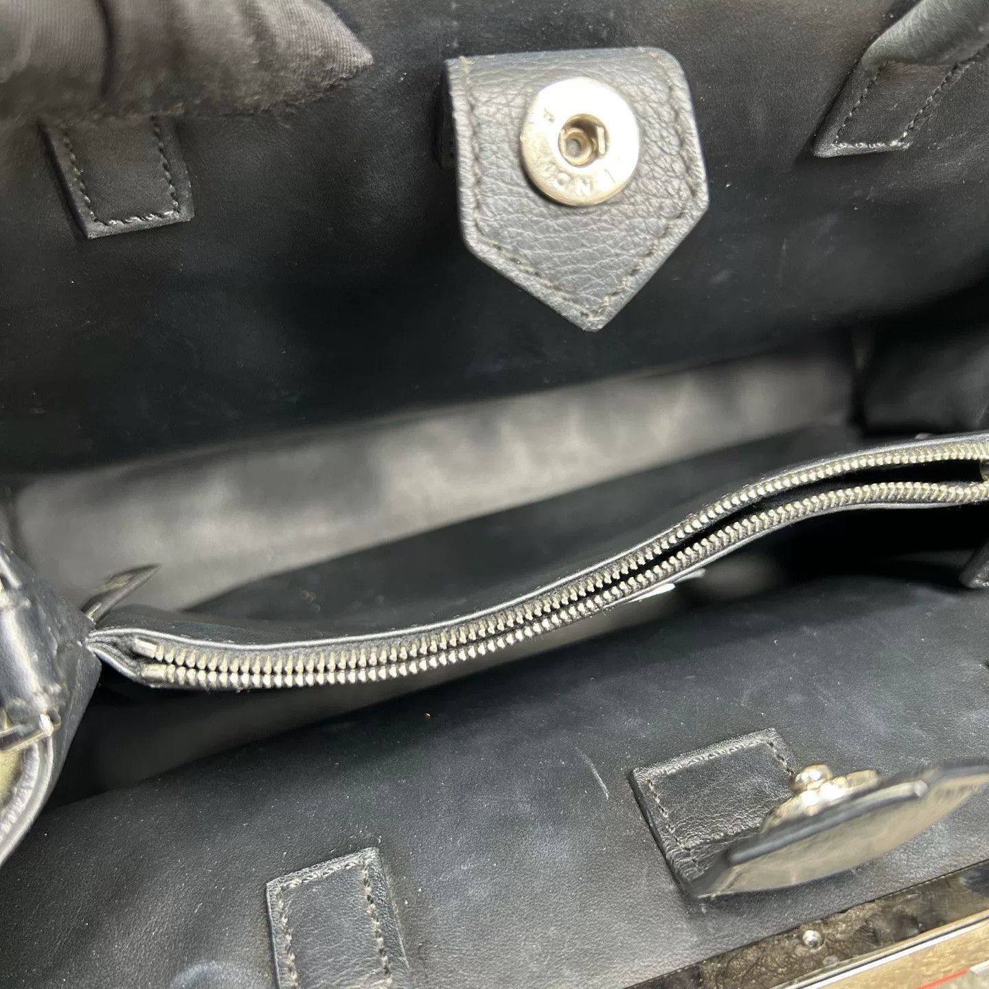 Fendi Pre-loved Bag Very good condition Size ONE SIZE - 4 Thumbnail