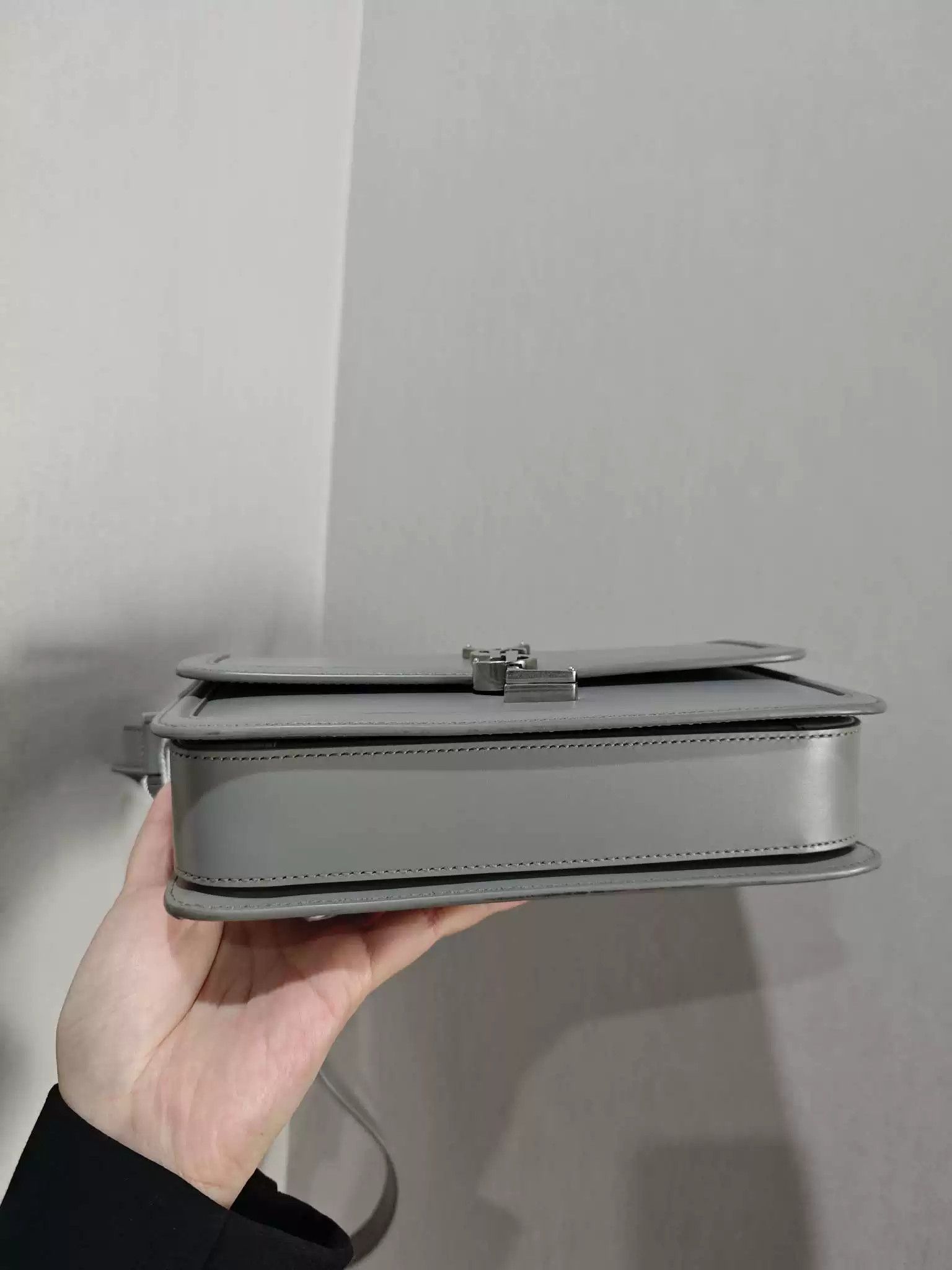 Saint Laurent Paris Pre-loved Bag Very good condition Size ONE SIZE - 4 Thumbnail