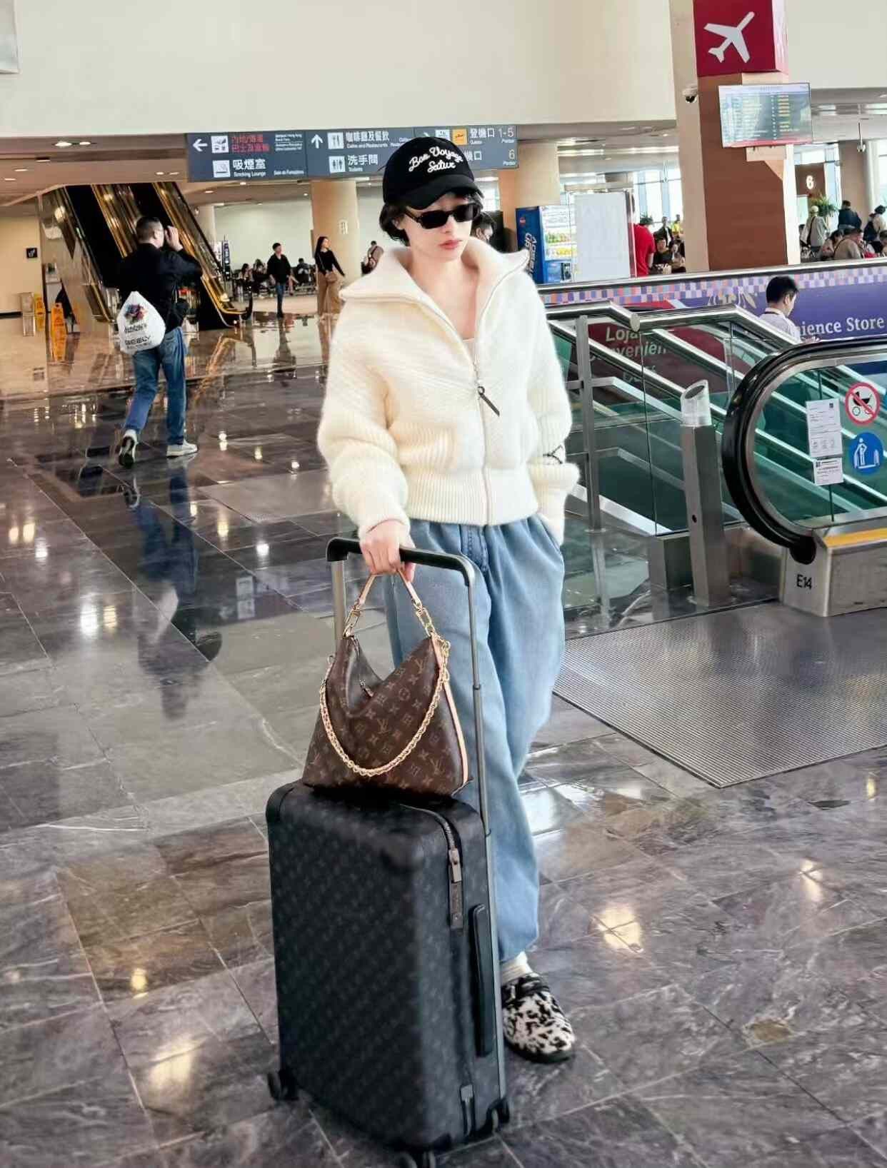 Louis Vuitton Pre-loved Bag Brand new condition Size ONE SIZE - 5 Thumbnail