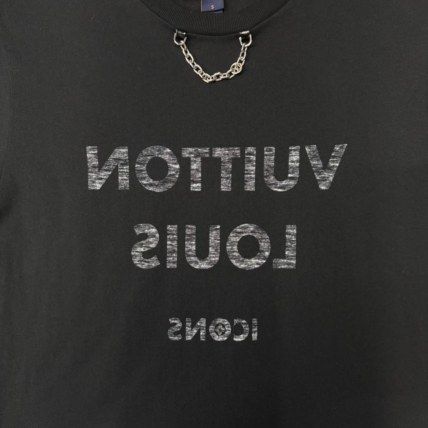 Louis Vuitton Louis Vuitton Metallic Printed Black T-Shirt S Women Size S / US 4 / IT 40 - 3 Thumbnail