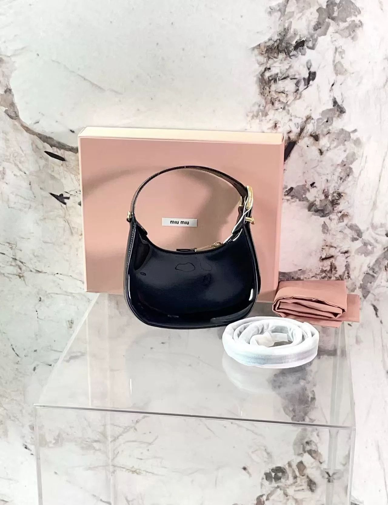 Miu Miu Pre-loved Bag Very good condition Size ONE SIZE - 2 Thumbnail