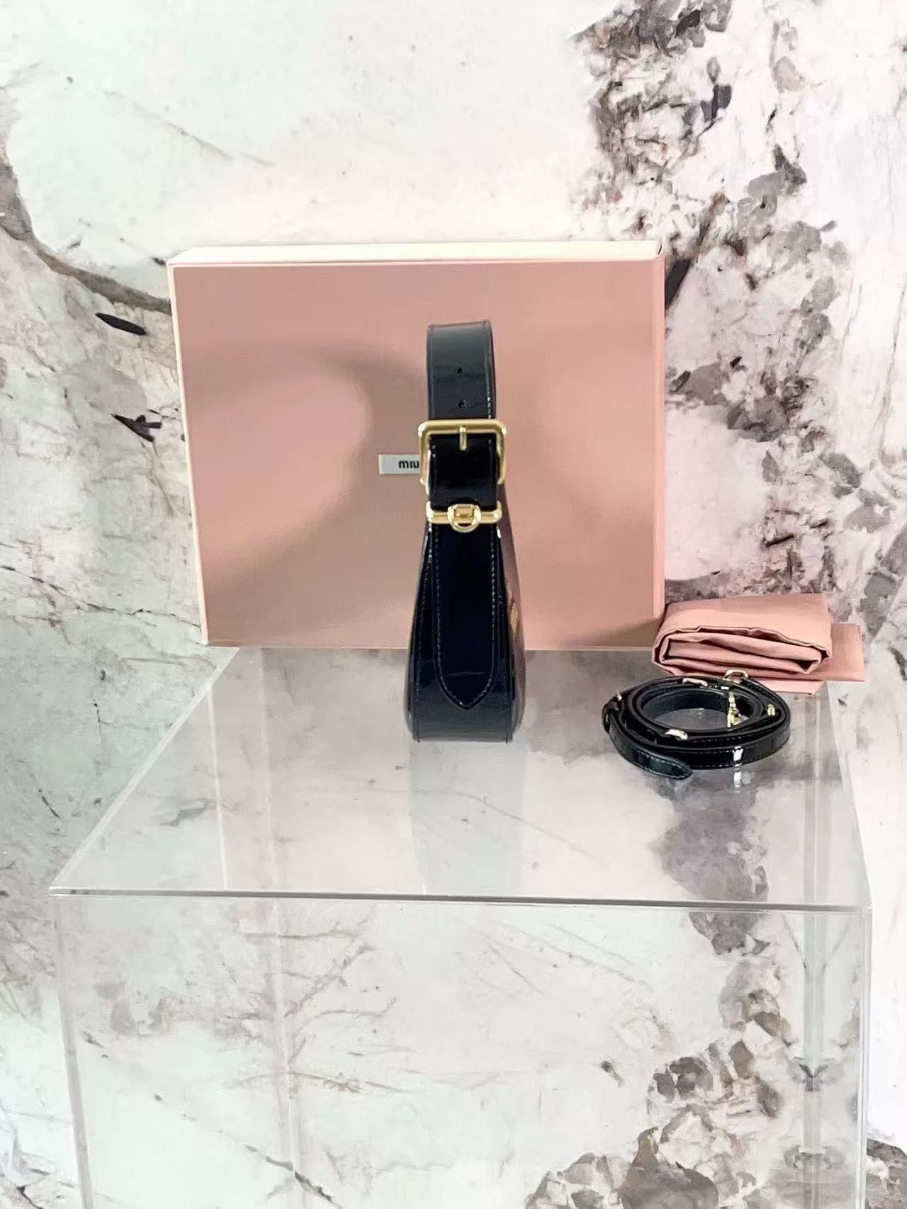 Miu Miu Pre-loved Bag Very good condition Size ONE SIZE - 3 Thumbnail