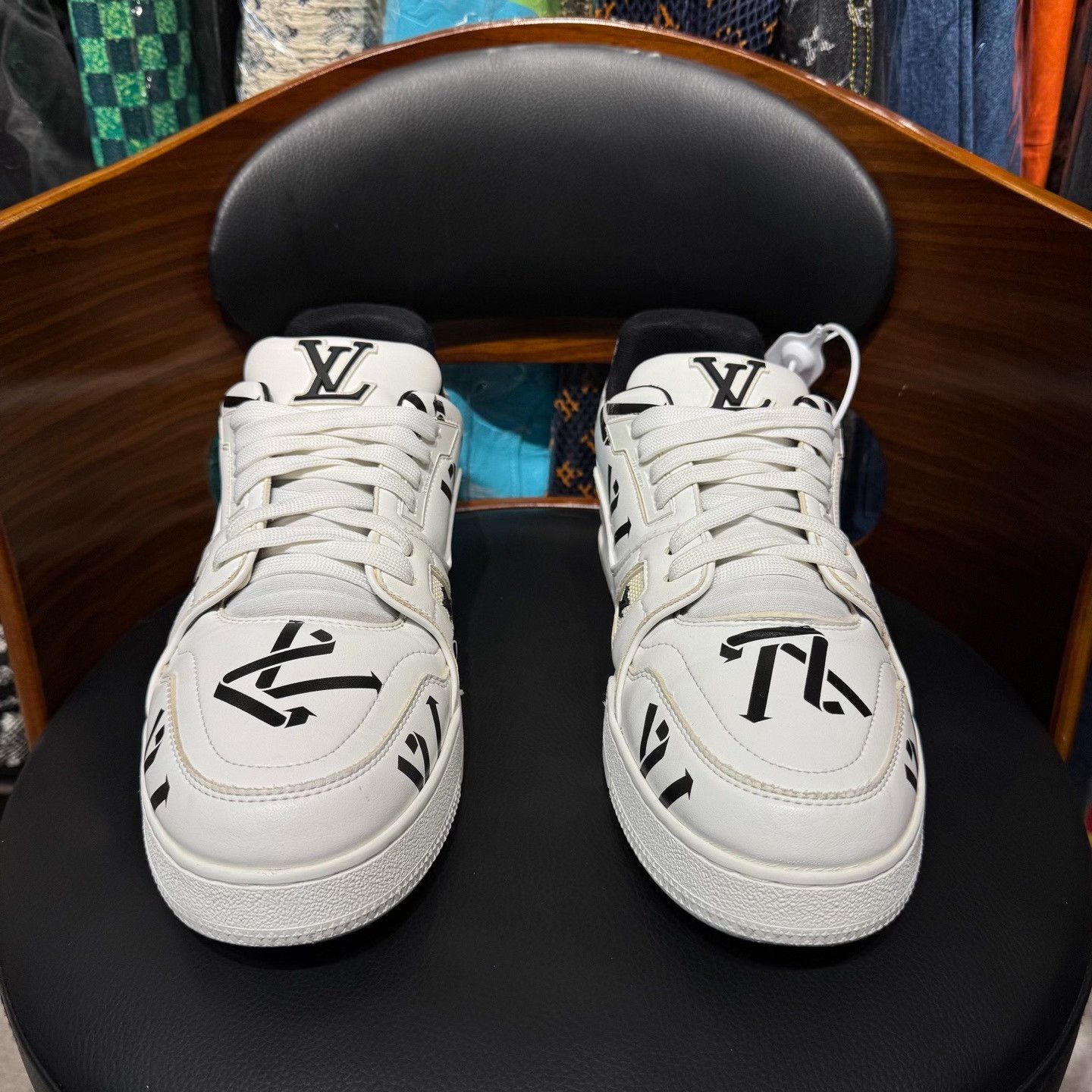 Louis Vuitton Louis Vuitton Training White Lowtop Sneakers 10 Men Size US 10 / EU 43 - 2 Thumbnail