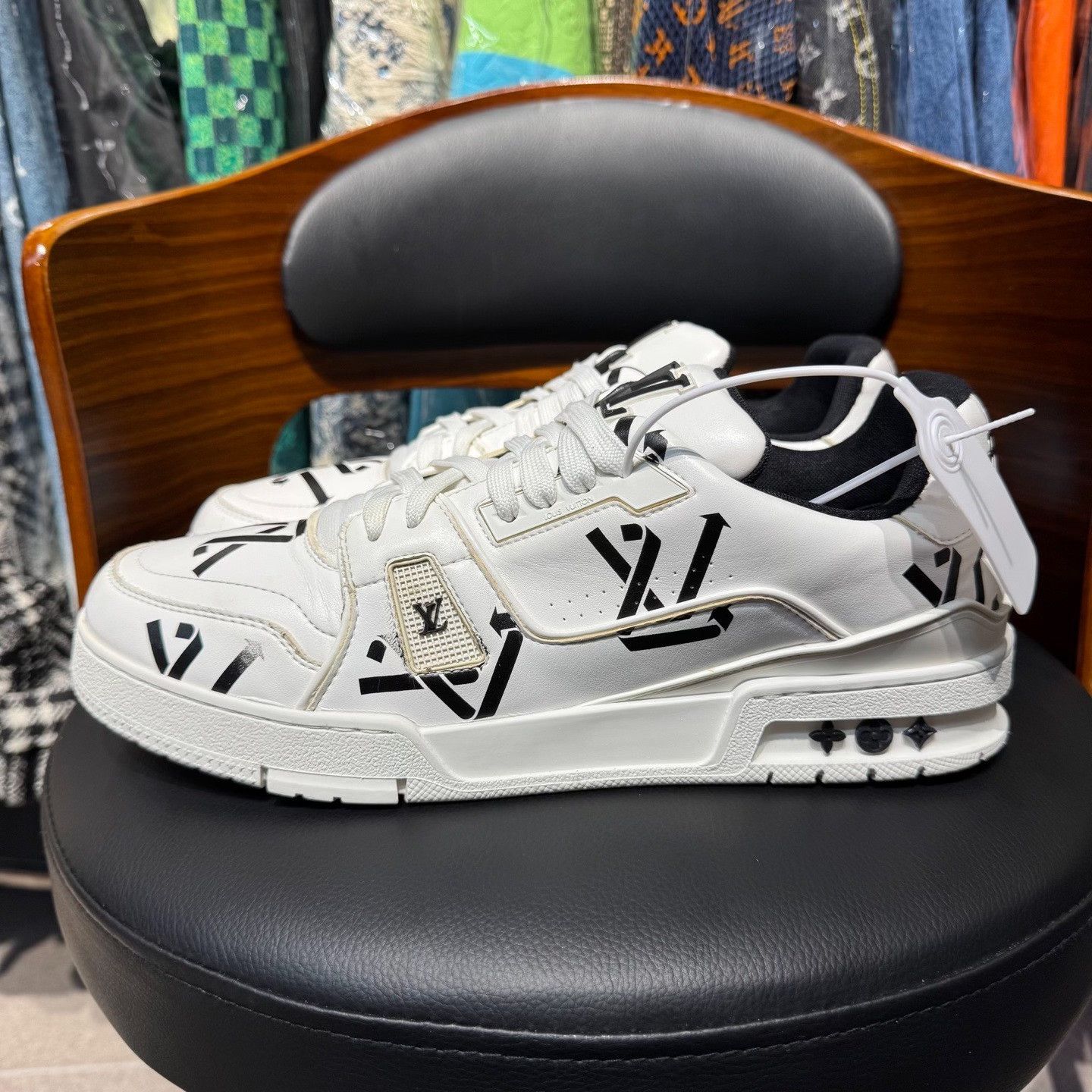 Louis Vuitton Louis Vuitton Training White Lowtop Sneakers 10 Men Size US 10 / EU 43 - 6 Thumbnail