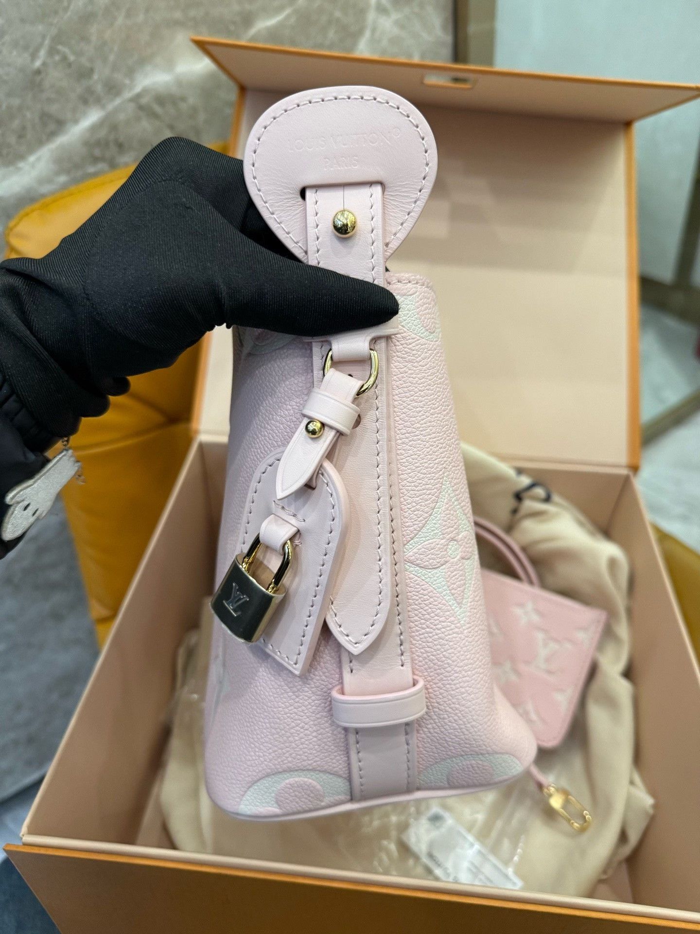 Louis Vuitton Pre-loved Bag Very good condition Size ONE SIZE - 2 Thumbnail