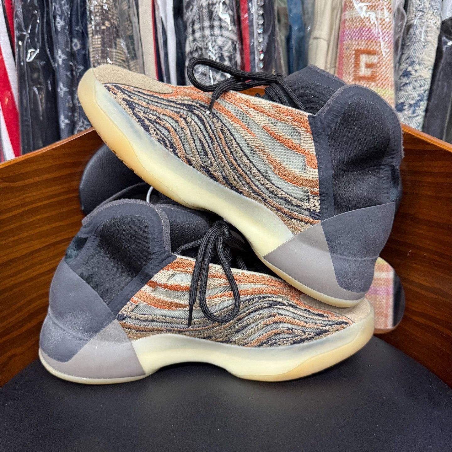 Yeezy Yeezy Orange Lowtop Sneakers 42 Men Size US 9 / EU 42 - 7 Thumbnail