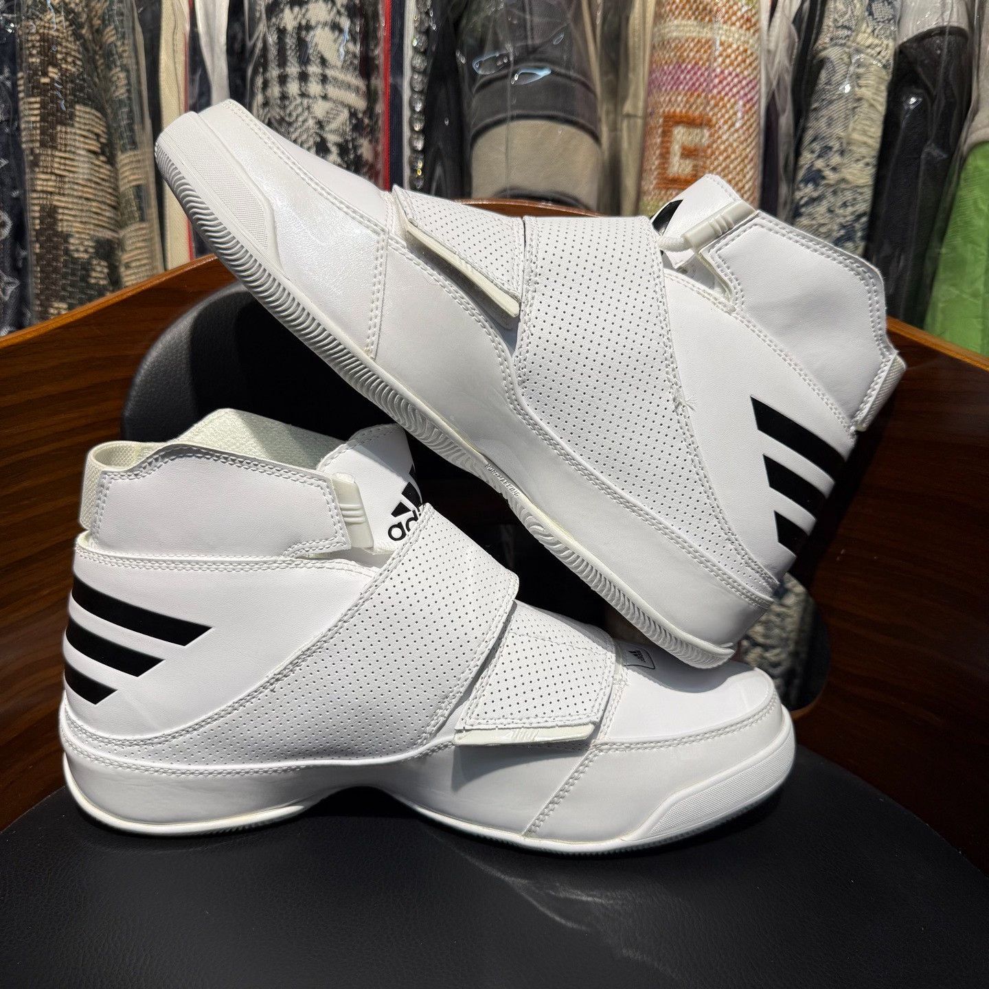 Adidas Adidas Basketball White Lowtop Sneakers 42 Men Size US 9 / EU 42 - 7 Thumbnail