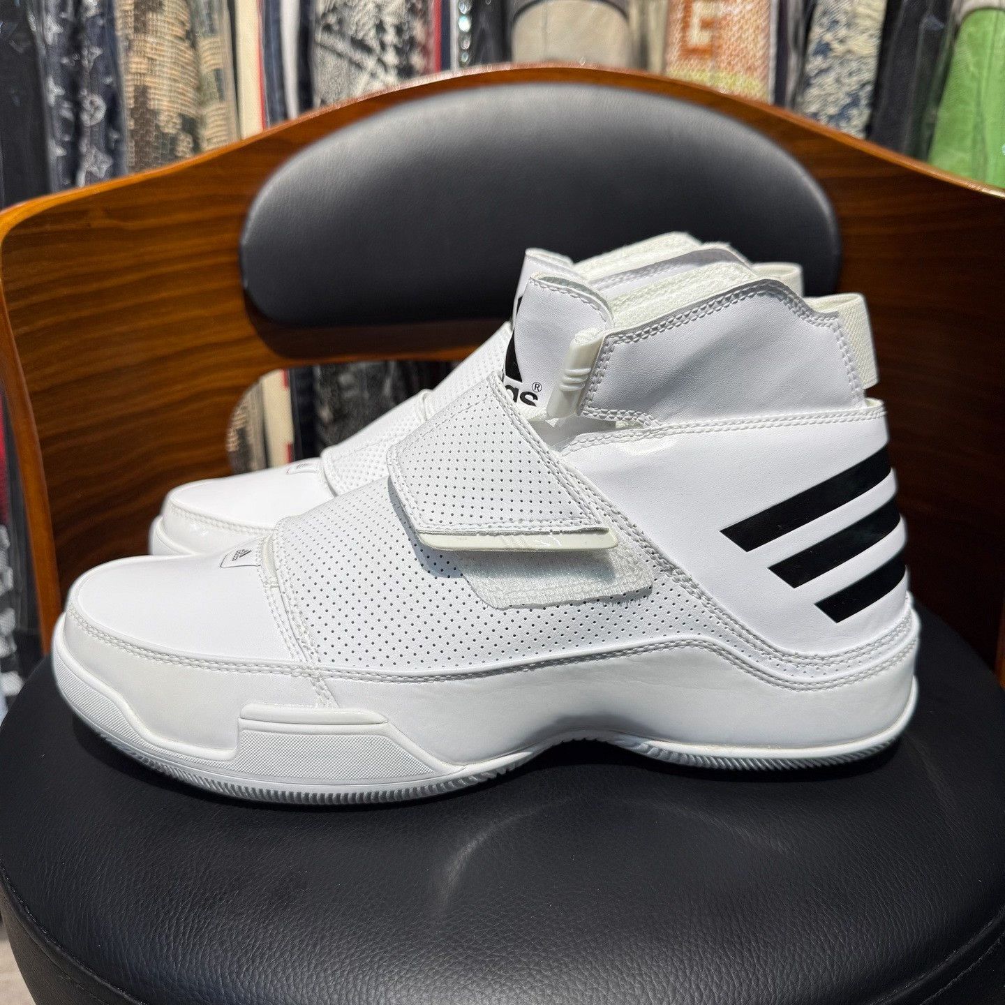 Adidas Adidas Basketball White Lowtop Sneakers 42 Men Size US 9 / EU 42 - 6 Thumbnail