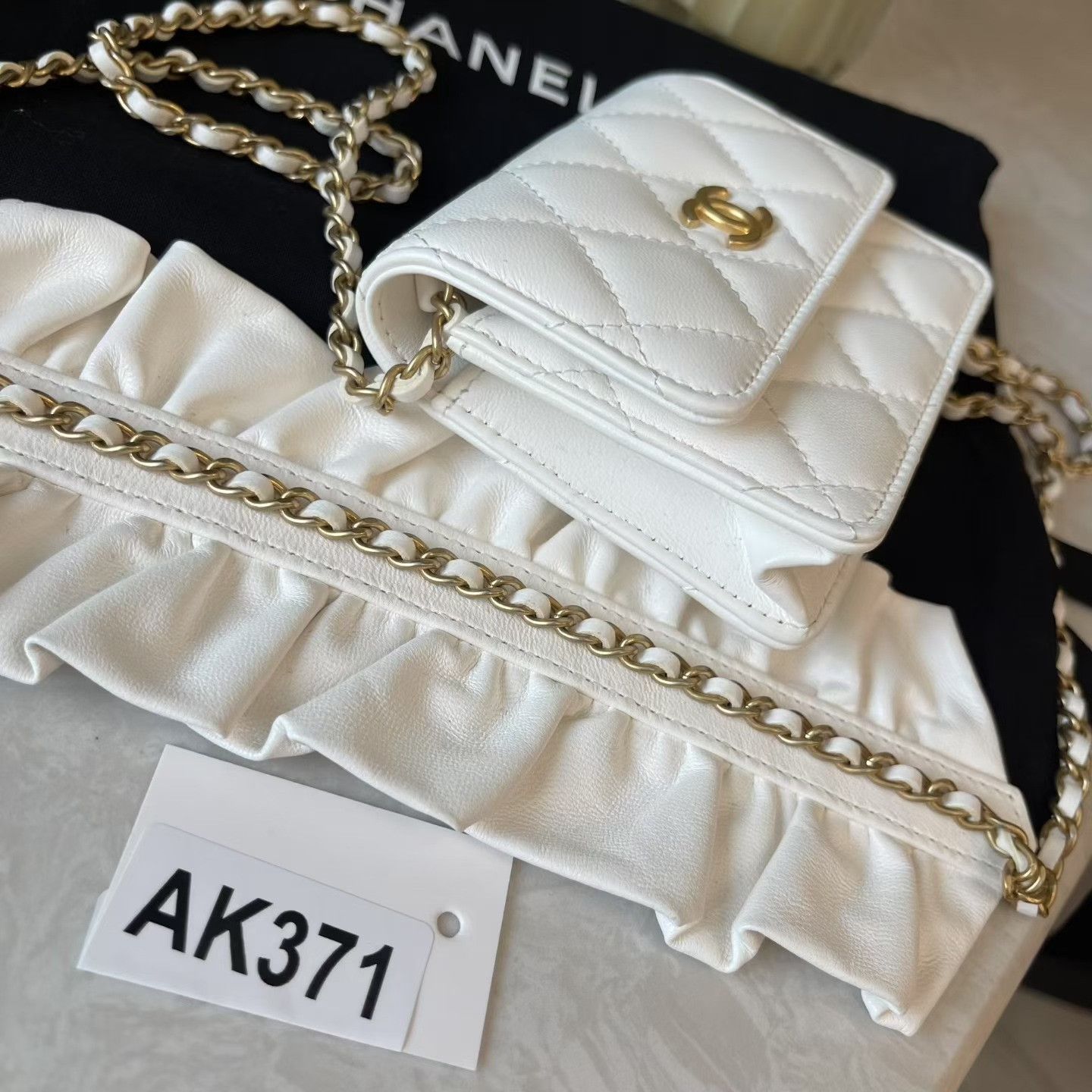 Chanel Pre-loved Bag Very good condition Size ONE SIZE - 4 Thumbnail