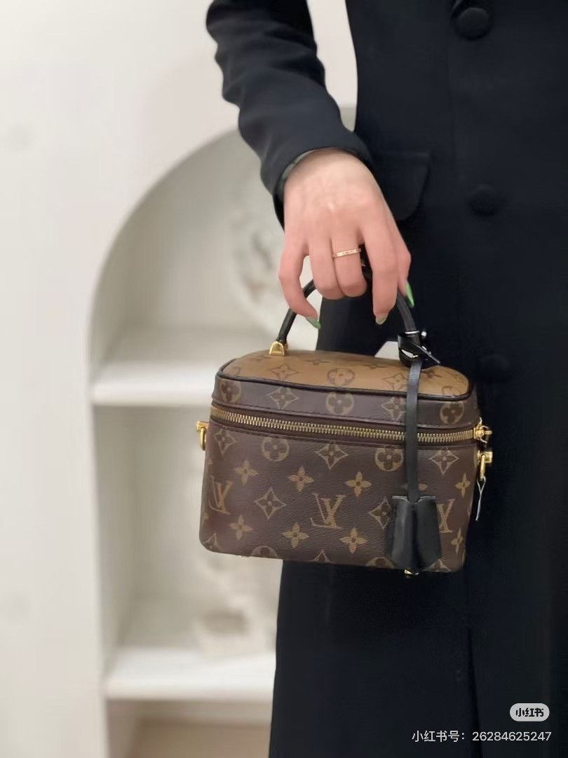 Louis Vuitton Pre-loved Bag Very good condition Size ONE SIZE - 9 Thumbnail