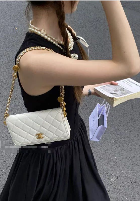 Chanel Pre-loved Bag Very good condition Size ONE SIZE - 8 Thumbnail