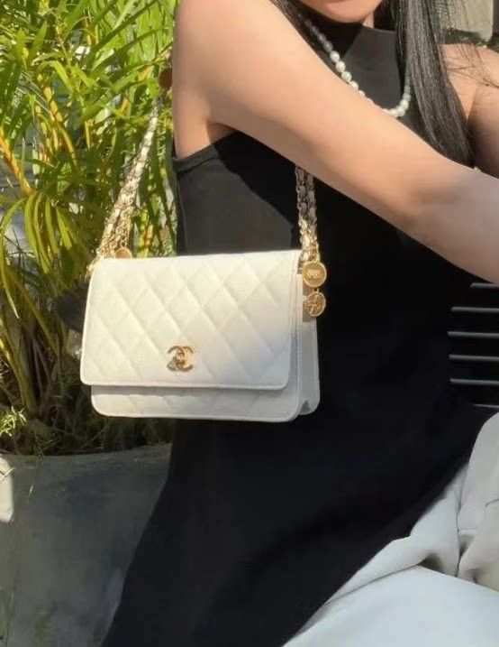 Chanel Pre-loved Bag Very good condition Size ONE SIZE - 7 Thumbnail