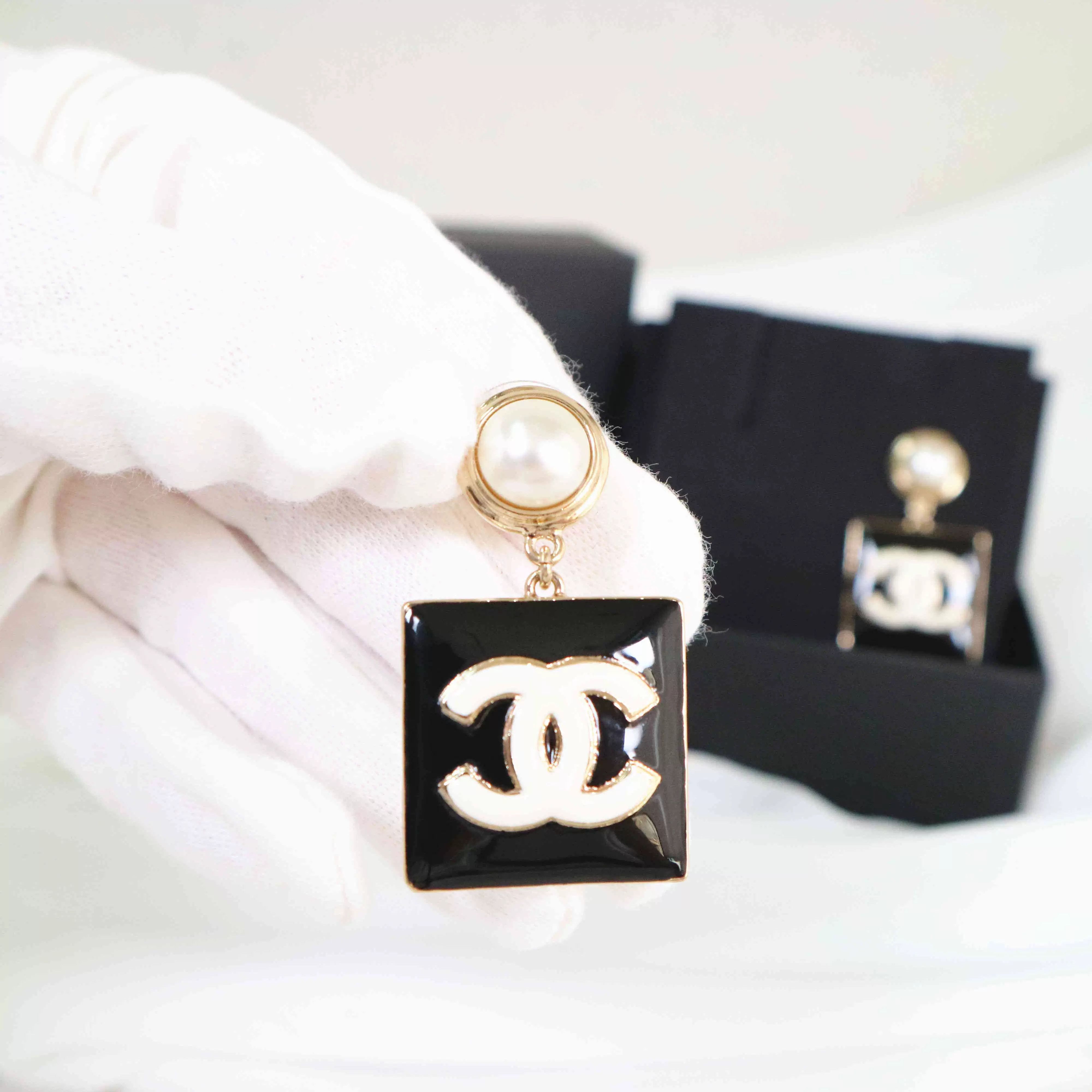 Chanel Pre-loved Bag Very good condition Size ONE SIZE - 4 Thumbnail