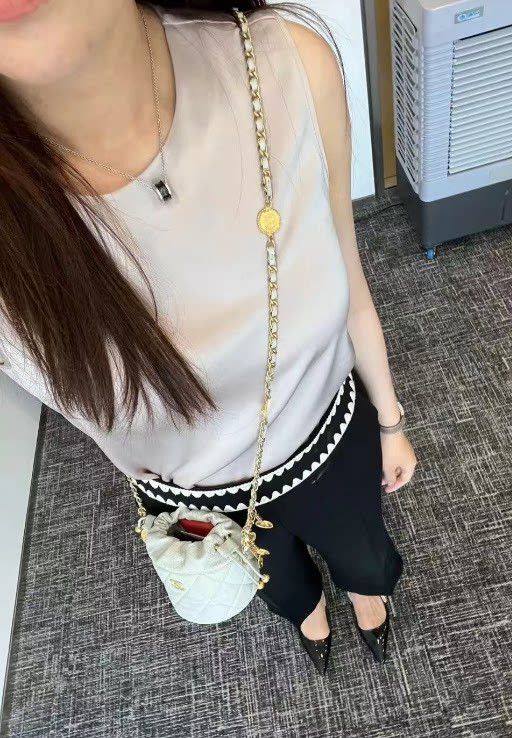 Chanel Pre-loved Bag Very good condition Size ONE SIZE - 9 Thumbnail