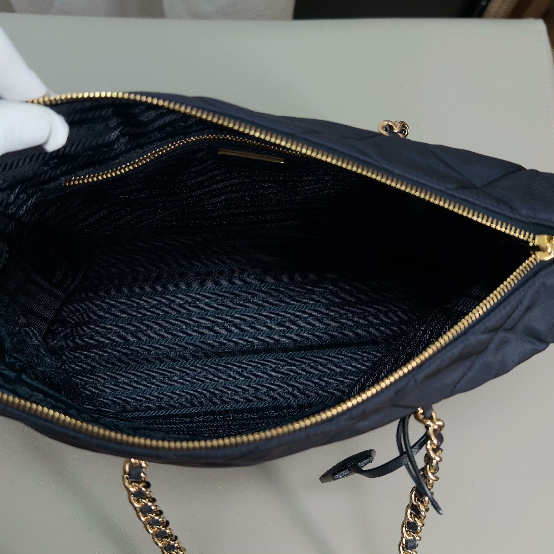 Prada Pre-loved Bag Very good condition Size ONE SIZE - 5 Thumbnail