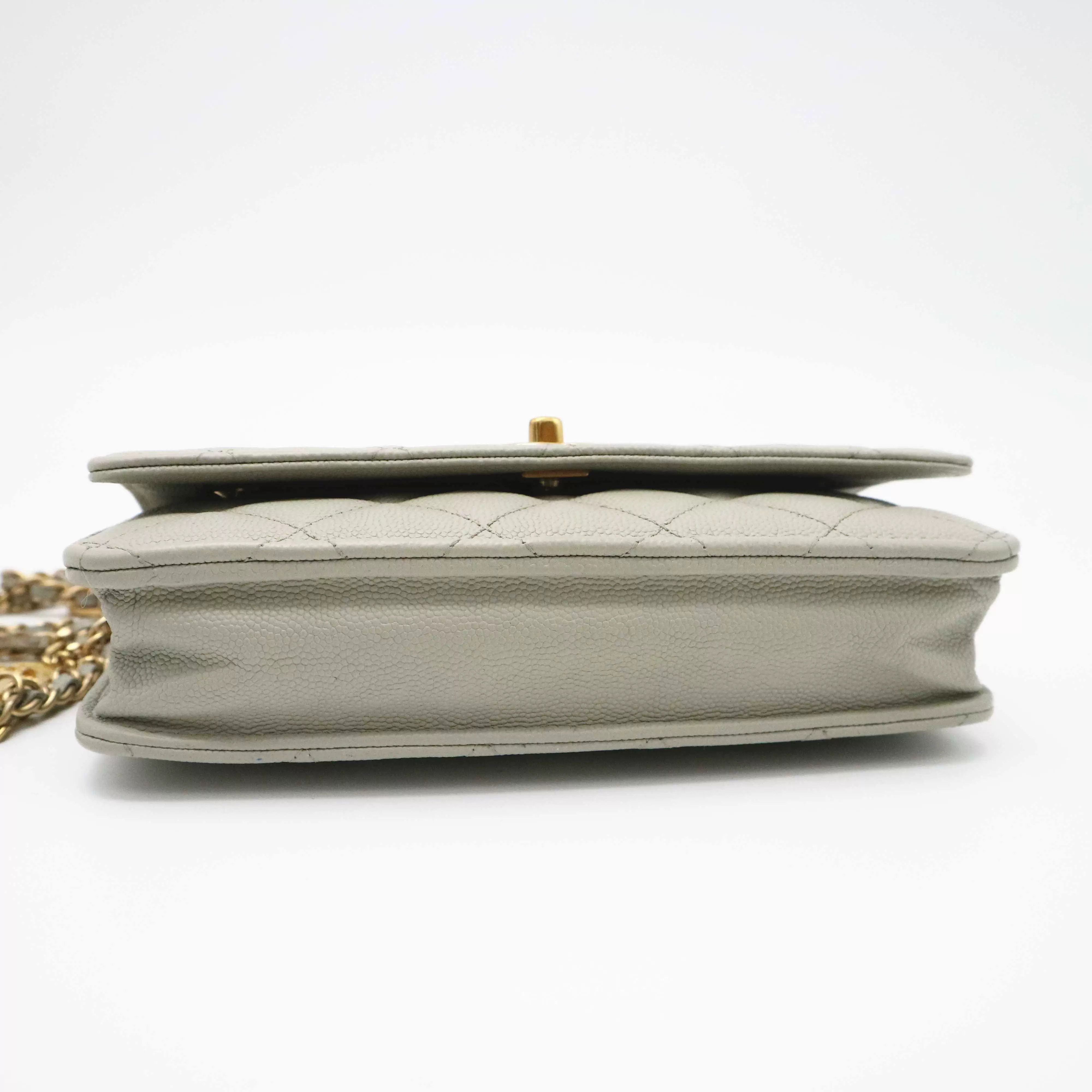 Chanel Pre-loved Bag Very good condition Size ONE SIZE - 5 Thumbnail