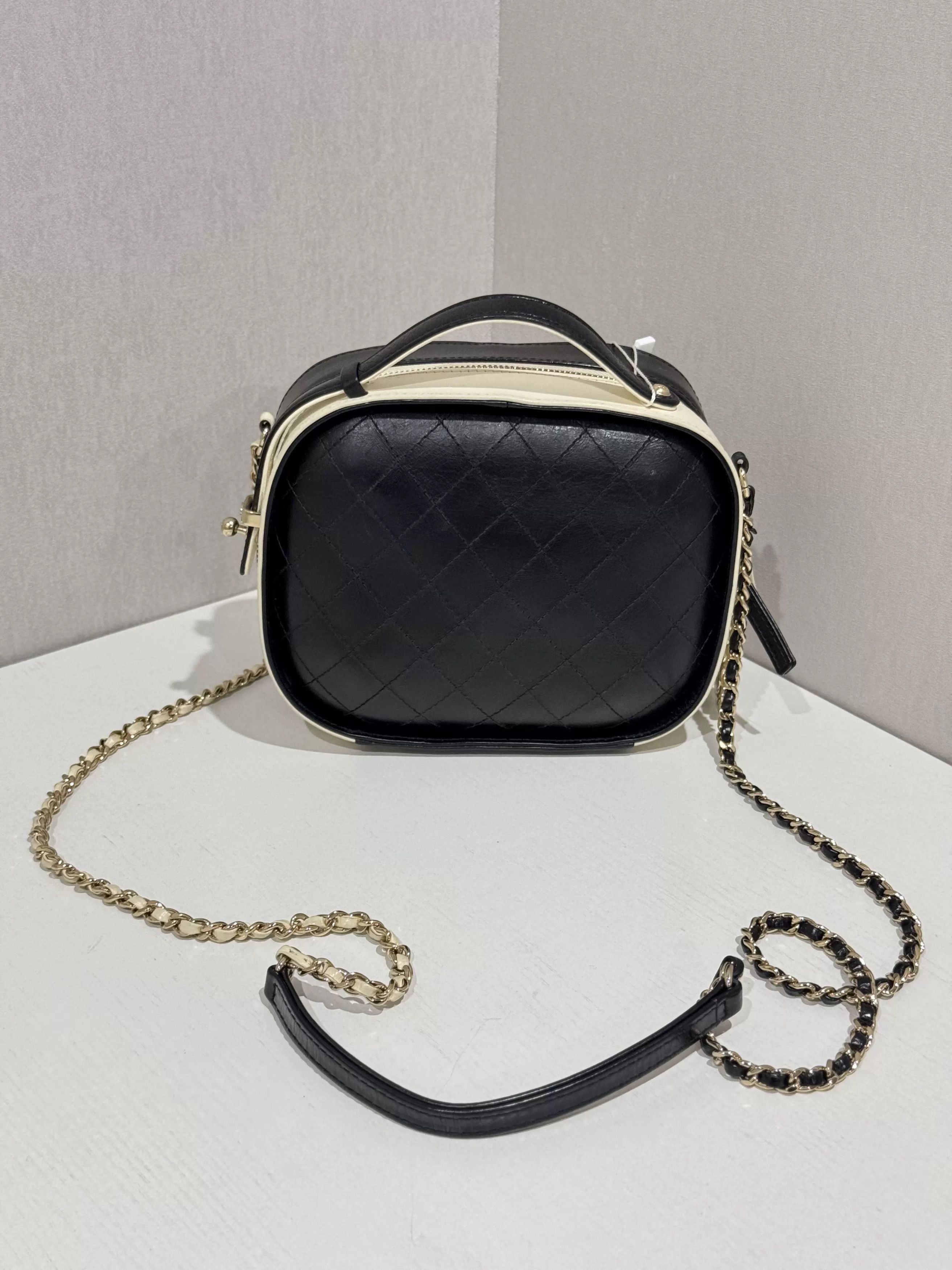 Chanel Pre-loved Bag Very good condition Size ONE SIZE - 2 Thumbnail