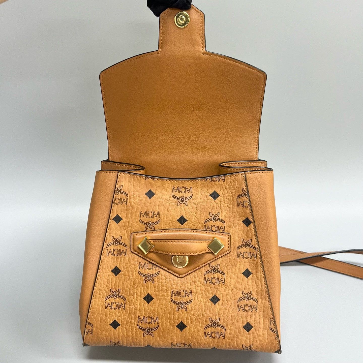 MCM Pre-loved Bag Very good condition Size ONE SIZE - 7 Thumbnail