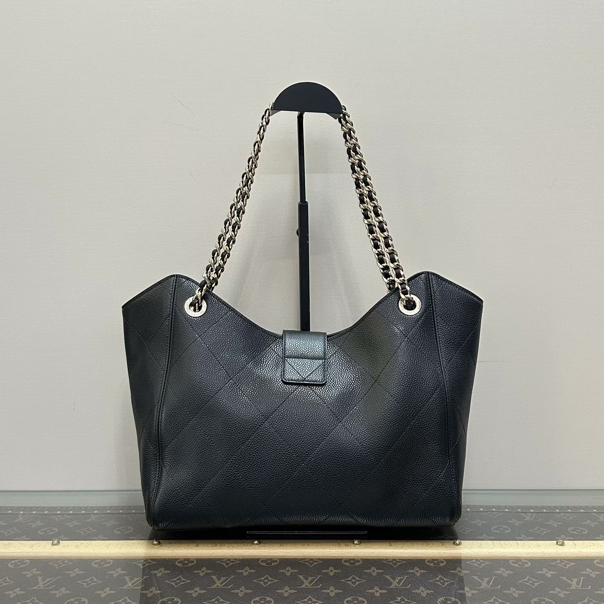 Chanel Pre-loved Bag Very good condition Size ONE SIZE - 2 Thumbnail