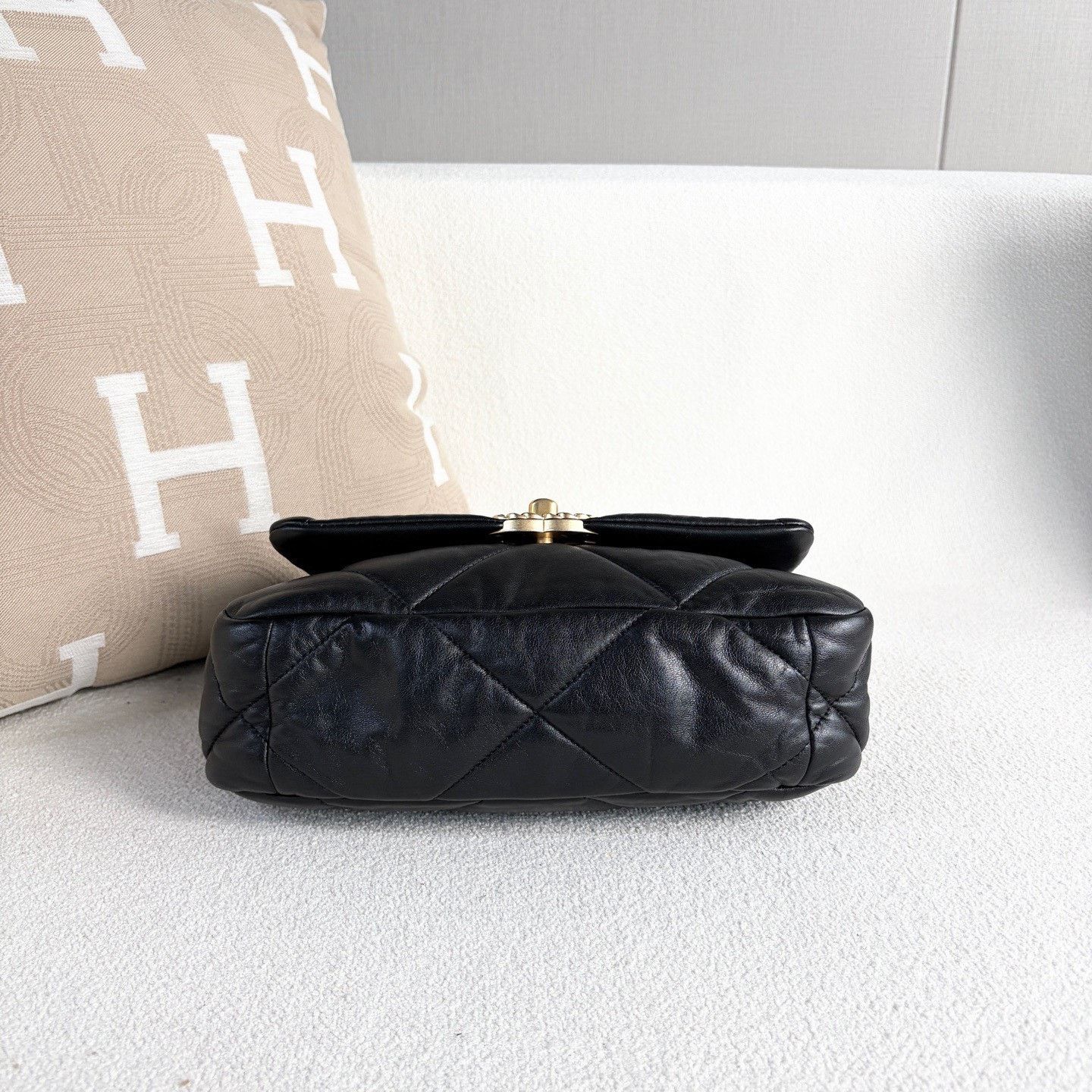 Chanel Pre-loved Bag Very good condition Size ONE SIZE - 5 Thumbnail