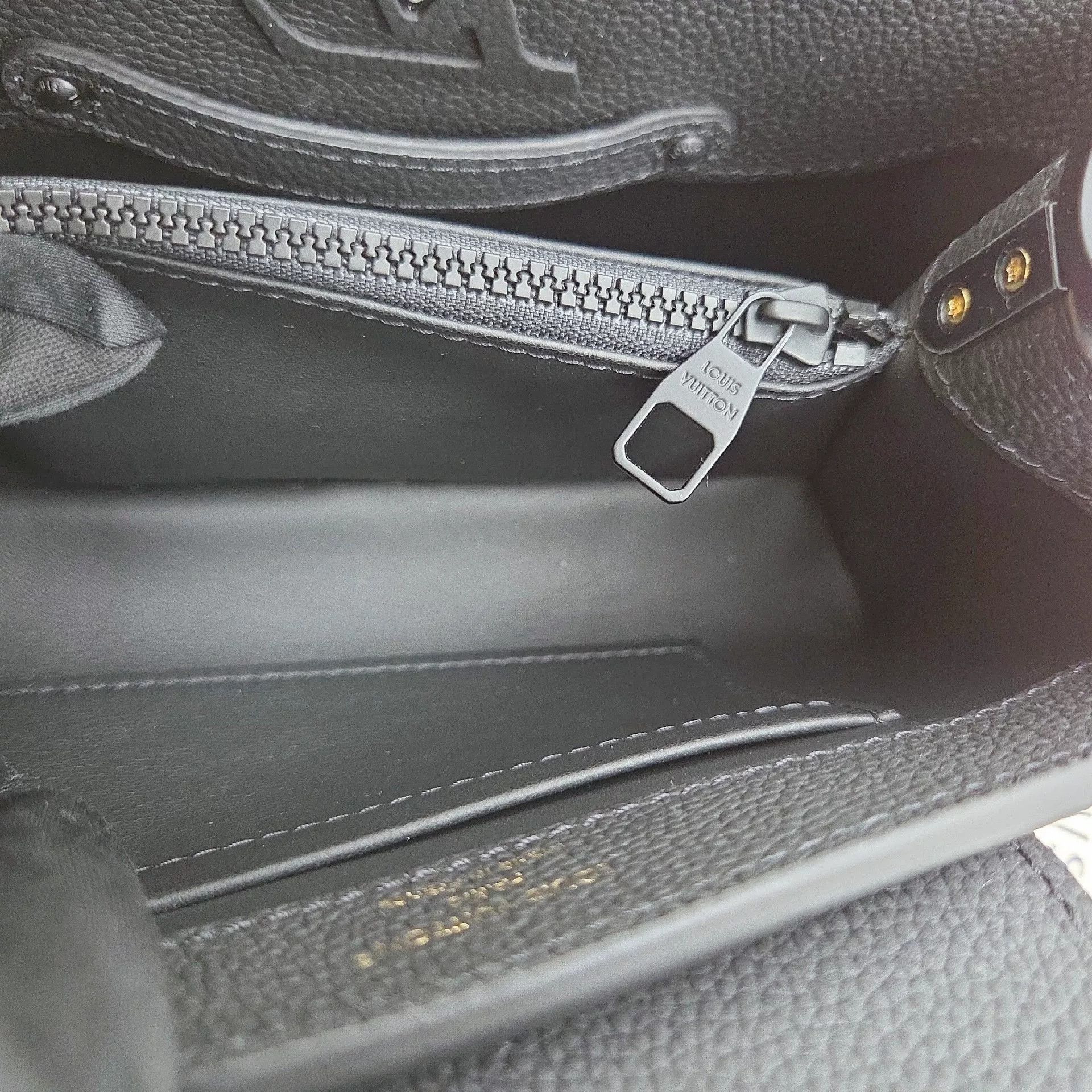 Louis Vuitton Pre-loved Bag Very good condition Size ONE SIZE - 9 Thumbnail