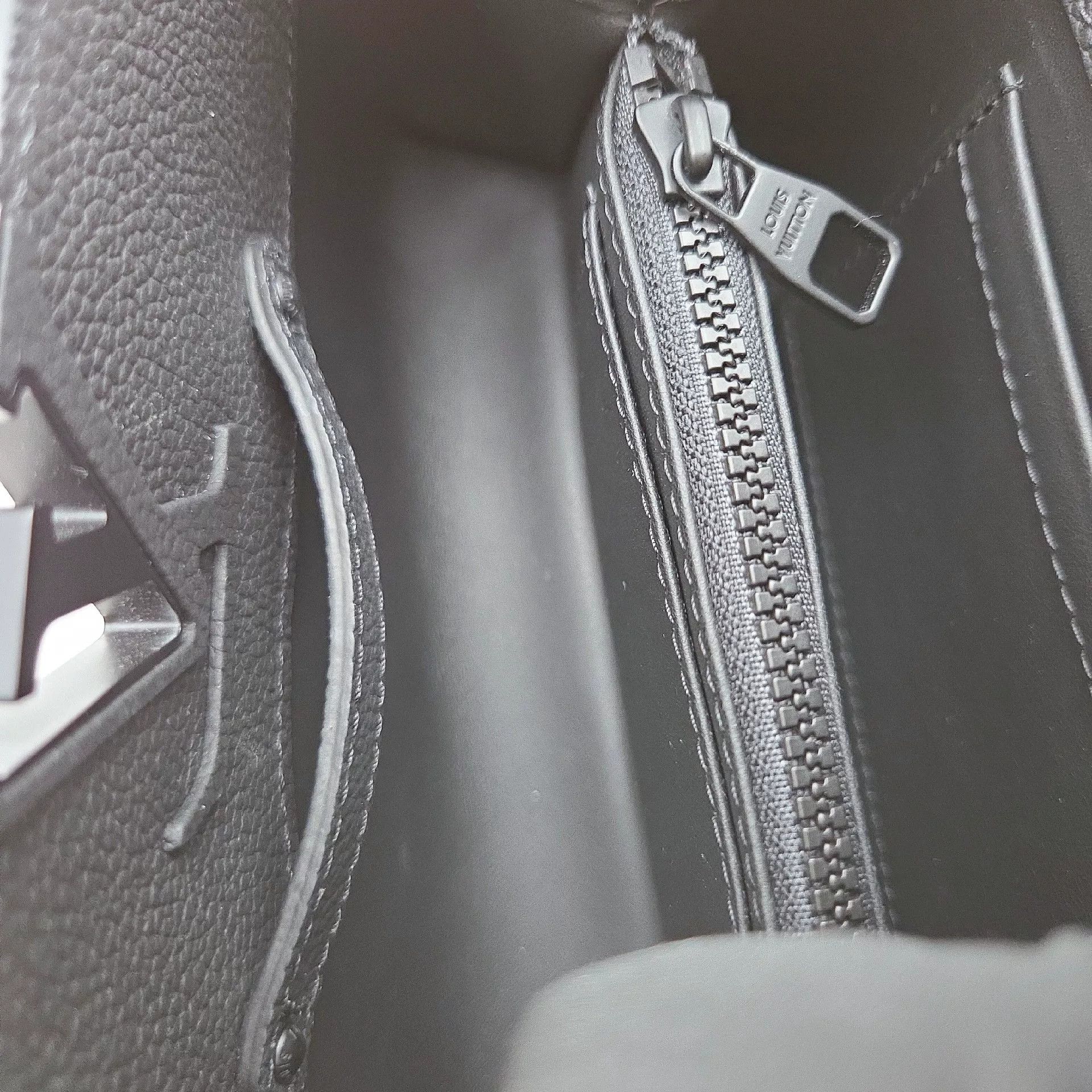 Louis Vuitton Pre-loved Bag Very good condition Size ONE SIZE - 8 Thumbnail