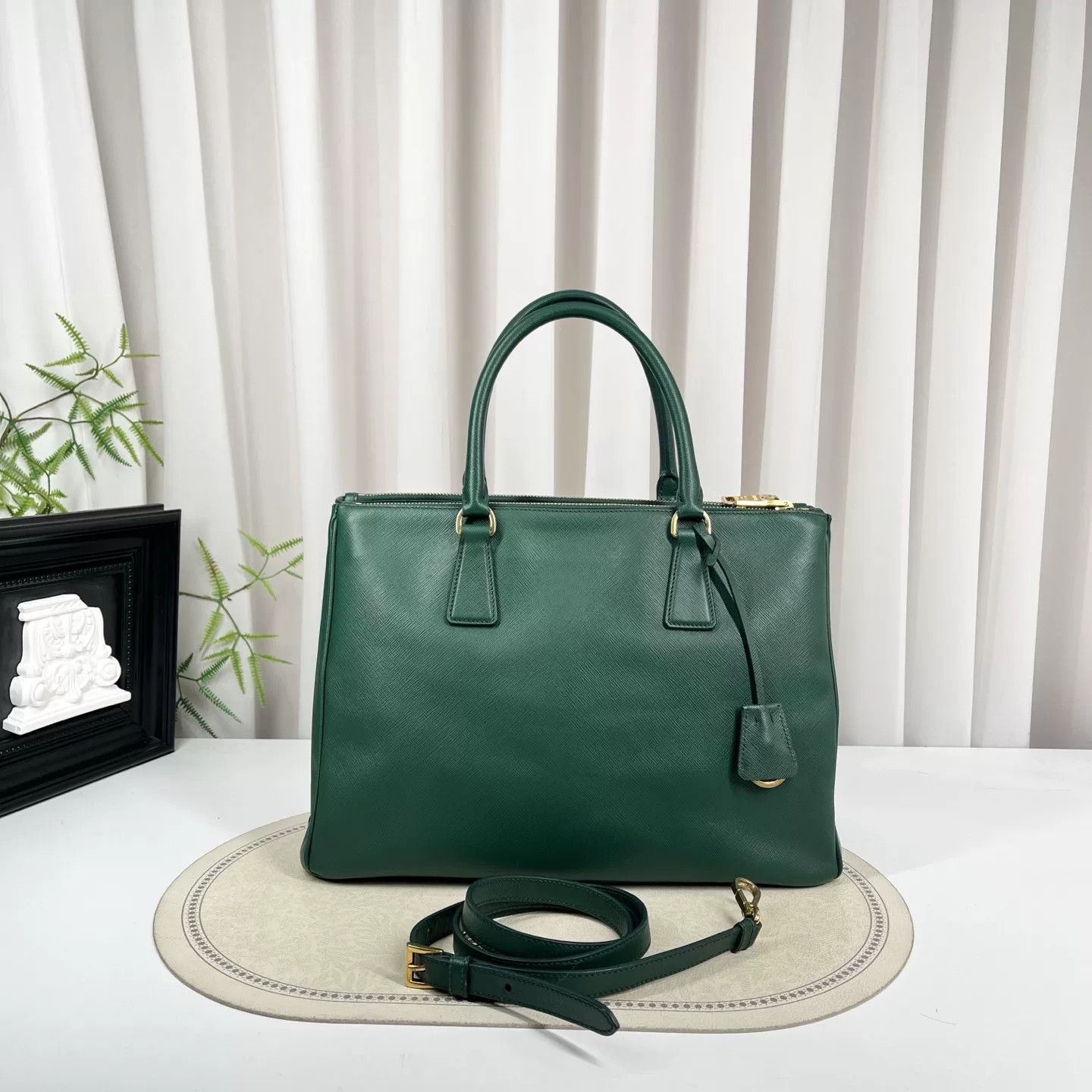 Prada Pre-loved Bag Very good condition Size ONE SIZE - 2 Thumbnail
