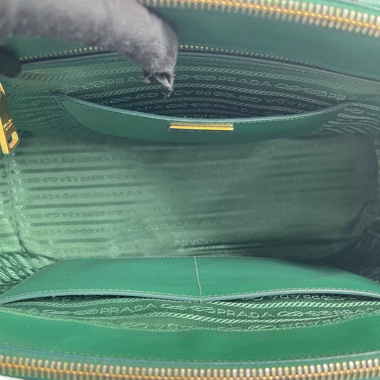 Prada Pre-loved Bag Very good condition Size ONE SIZE - 3 Thumbnail