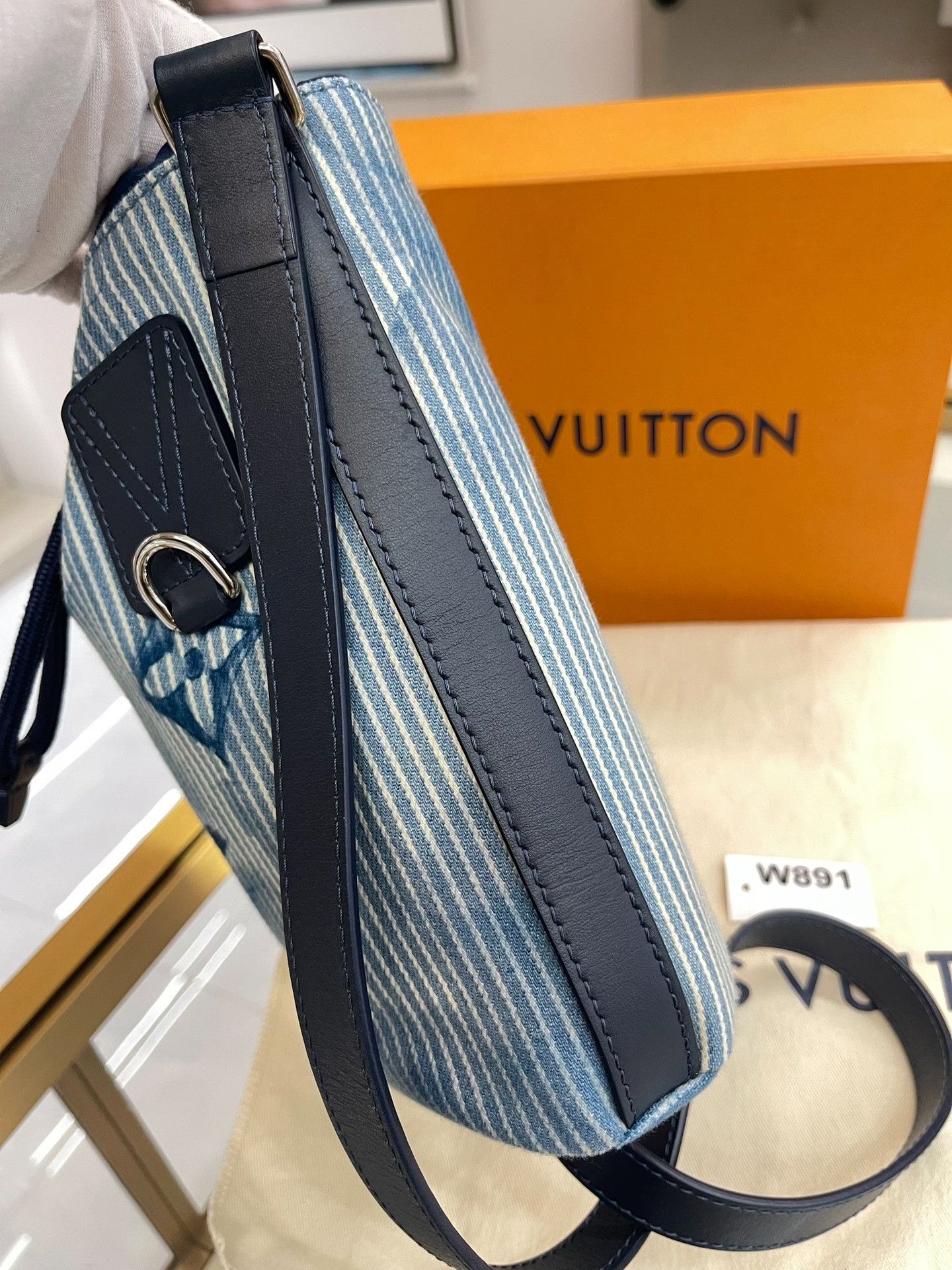 Louis Vuitton Pre-loved Bag Very good condition Size ONE SIZE - 5 Thumbnail