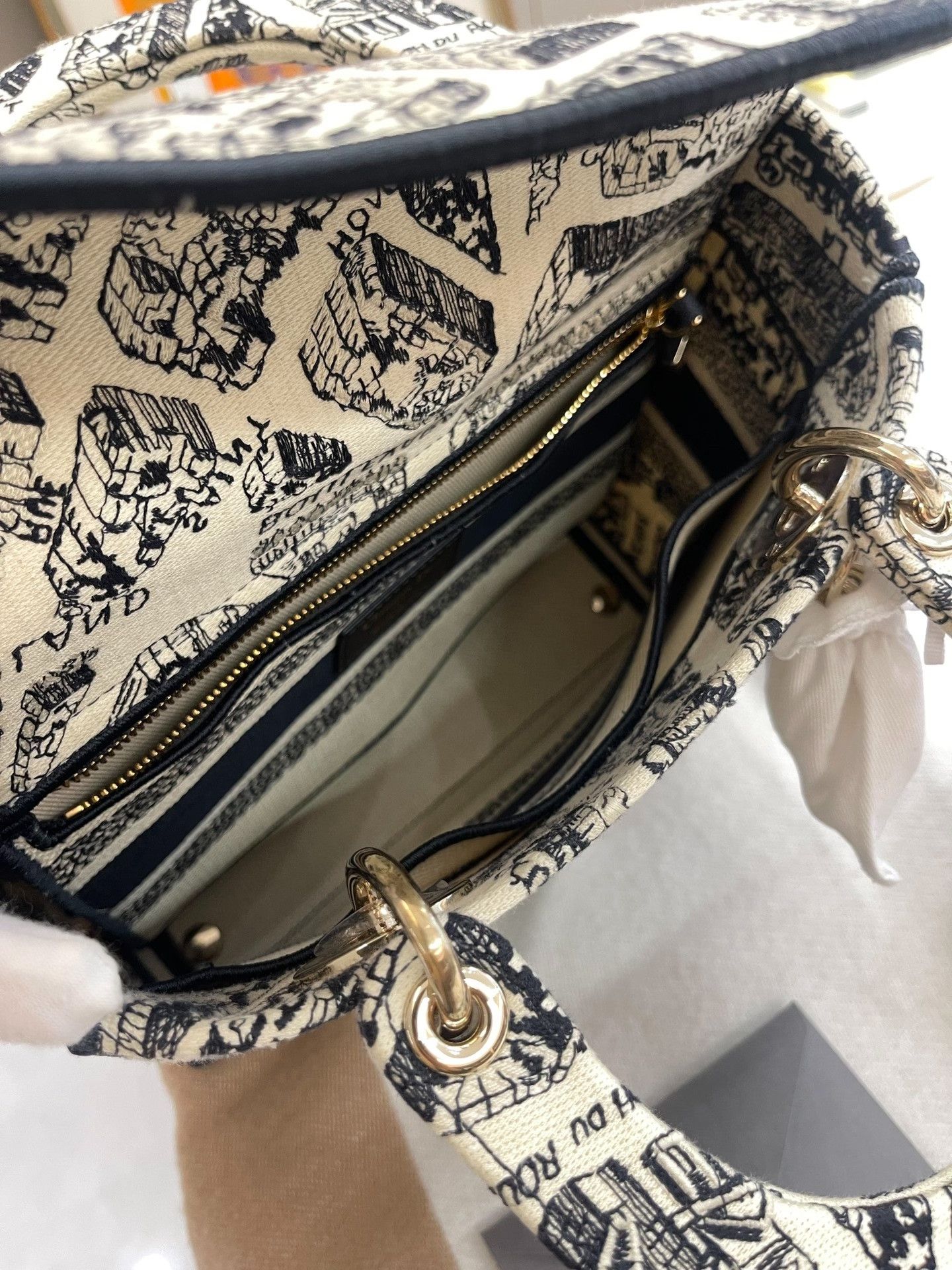 Dior Pre-loved Bag Very good condition Size ONE SIZE - 7 Thumbnail