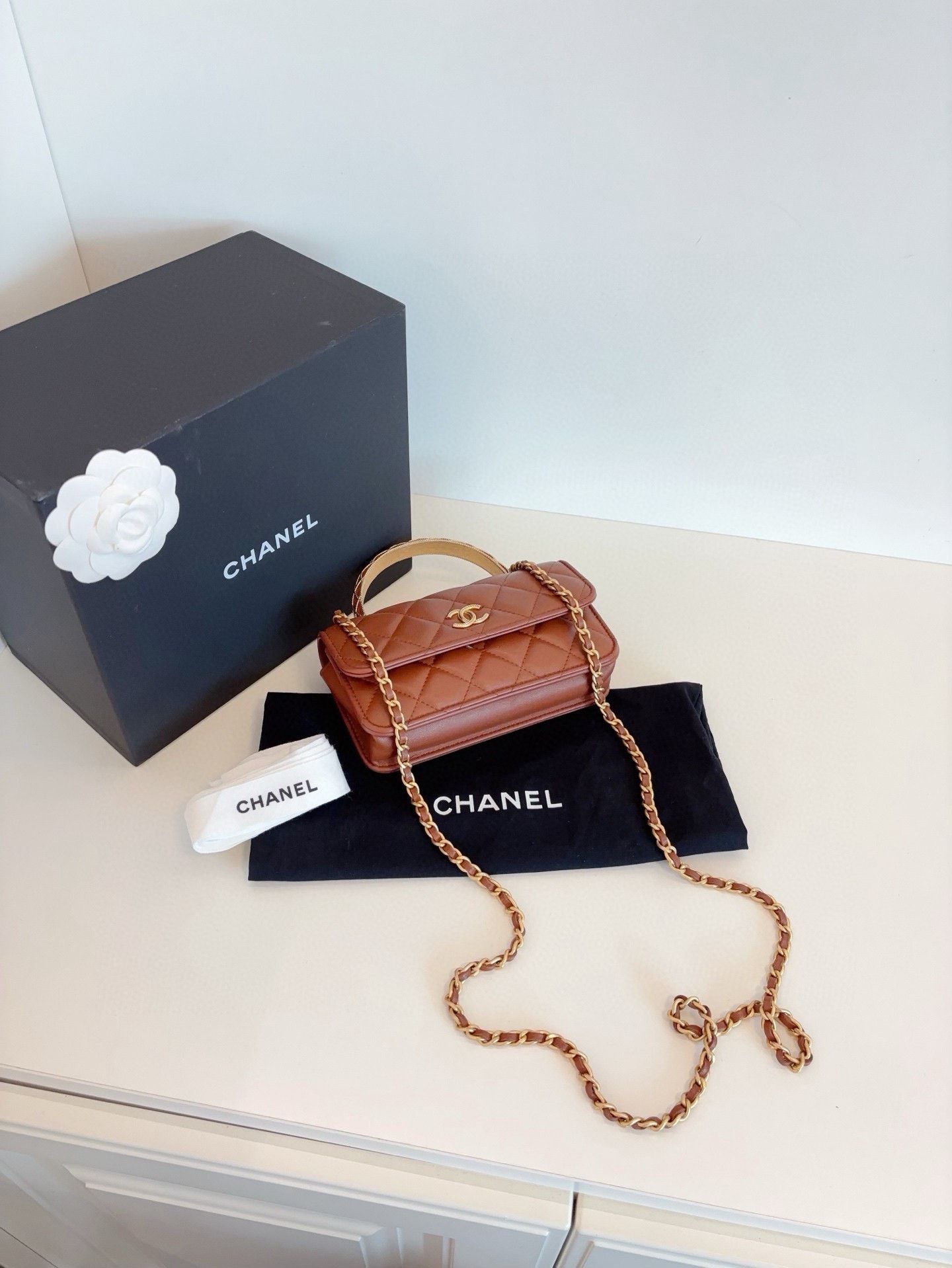 Chanel Pre-loved Bag Very good condition Size ONE SIZE - 5 Thumbnail