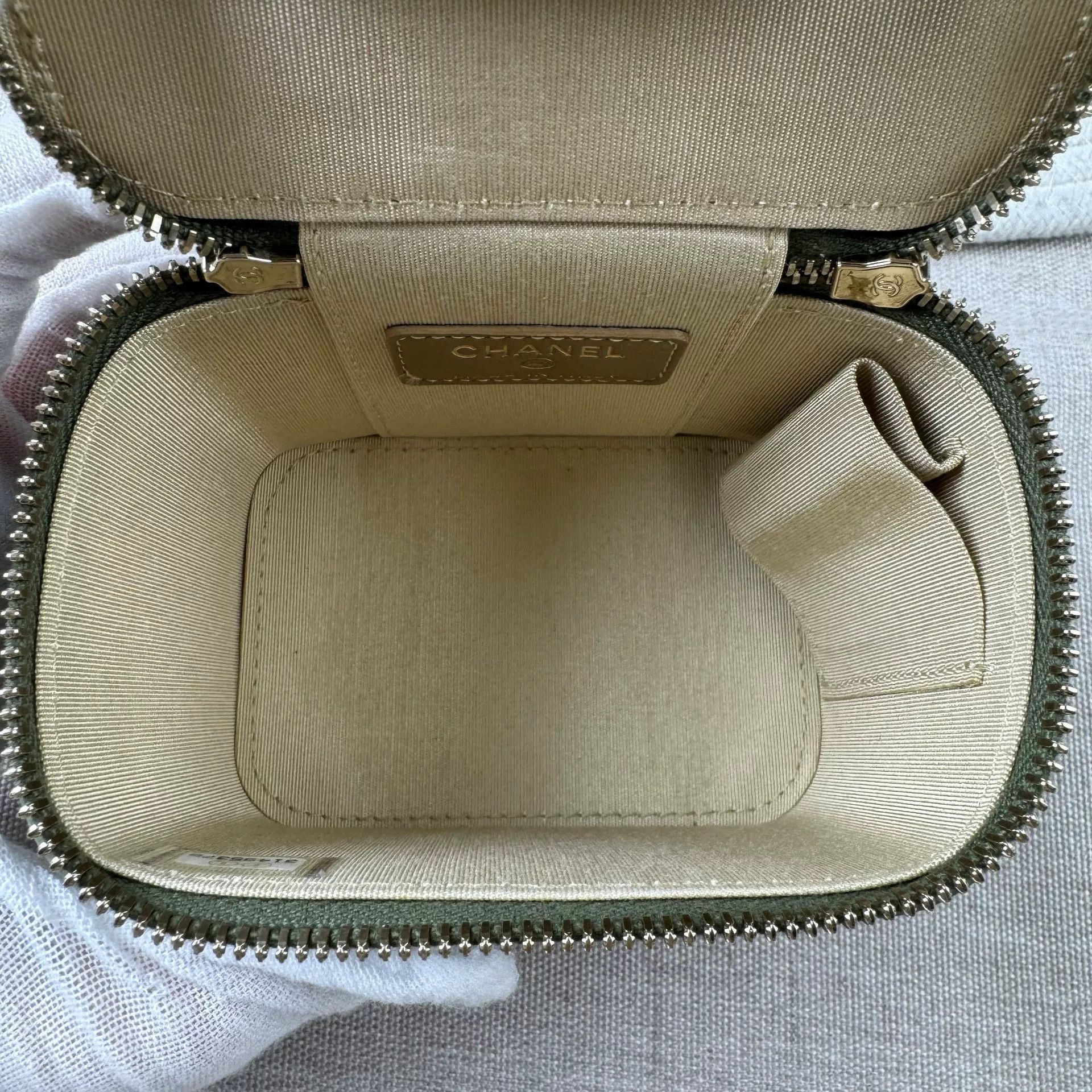 Chanel Pre-loved Bag Very good condition Size ONE SIZE - 8 Thumbnail