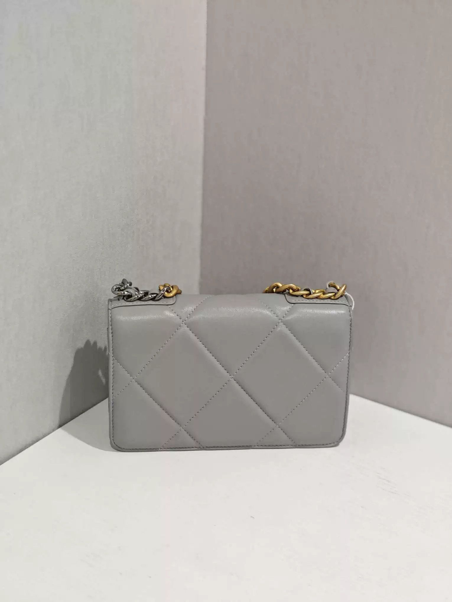 Chanel Pre-loved Bag Very good condition Size ONE SIZE - 2 Thumbnail