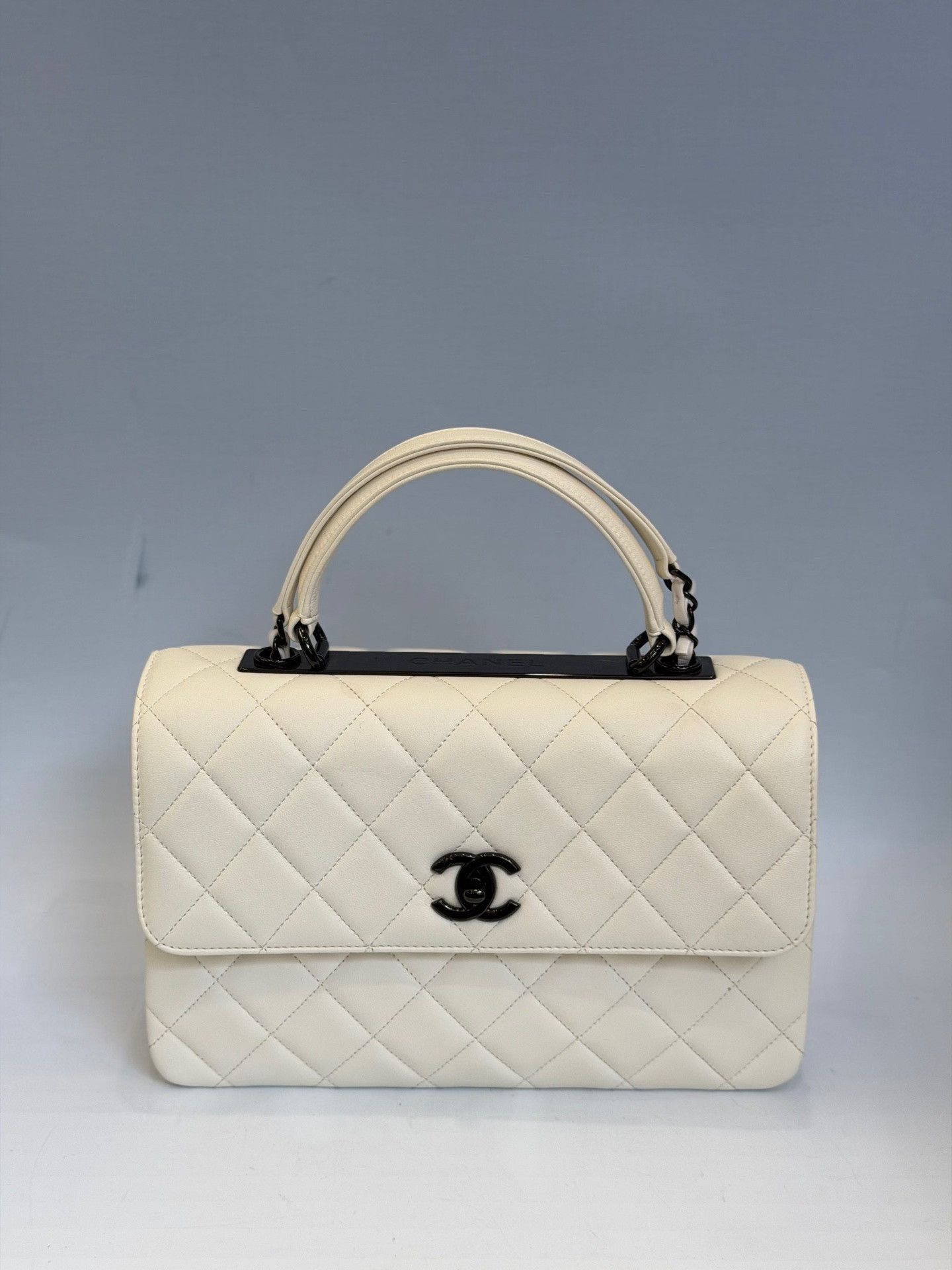 Chanel Pre-loved Bag Very good condition Size ONE SIZE - 3 Thumbnail