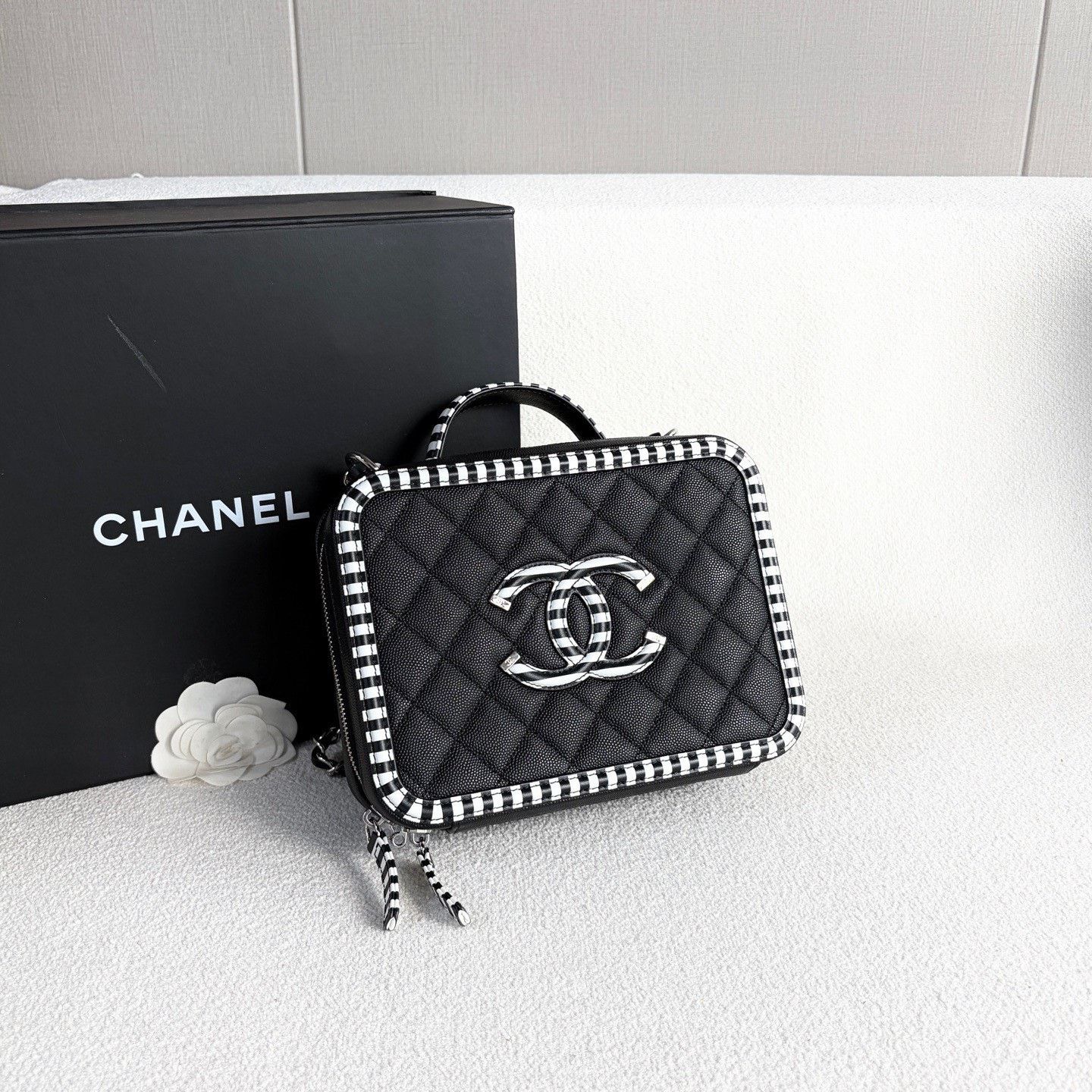 Chanel Pre-loved Bag Very good condition Size ONE SIZE - 6 Thumbnail