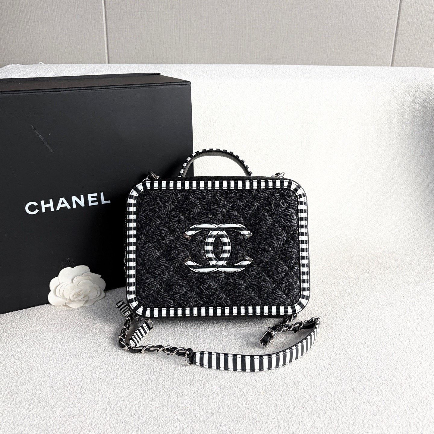 Chanel Pre-loved Bag Very good condition Size ONE SIZE - 2 Thumbnail
