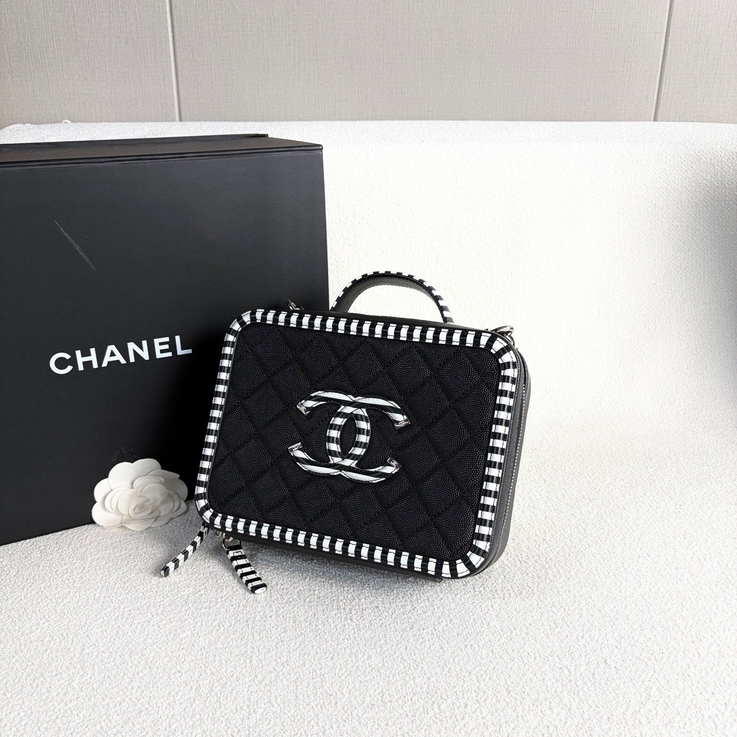 Chanel Pre-loved Bag Very good condition Size ONE SIZE - 4 Thumbnail